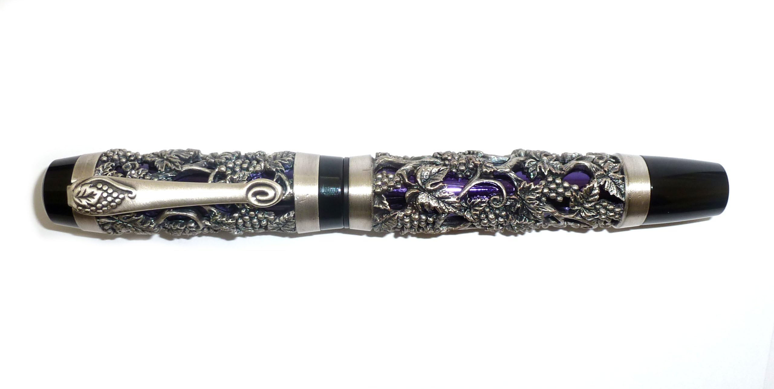 VINTAGE FOUNTAIN PEN WITH 3D GRAPE DESIGN IN GIFT BOX