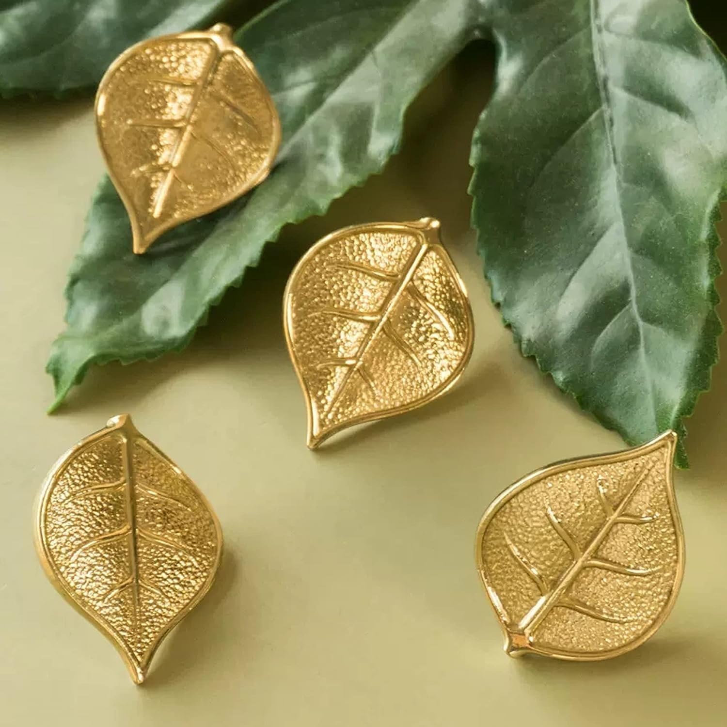 Cabinet Knob, 6 Pack Vintage Brass Drawer Handles, Single Hole Center, Gold Creative Leaf Knobs Hardware with Screws for Kitchen Bathroom Dresser Cupboard Wardrobe