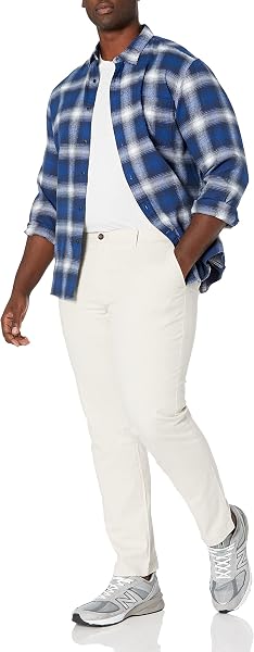 Amazon Essentials Pantalones Informales de Estilo Chino, Elásticos y de Corte Clásico Hombre - 4
