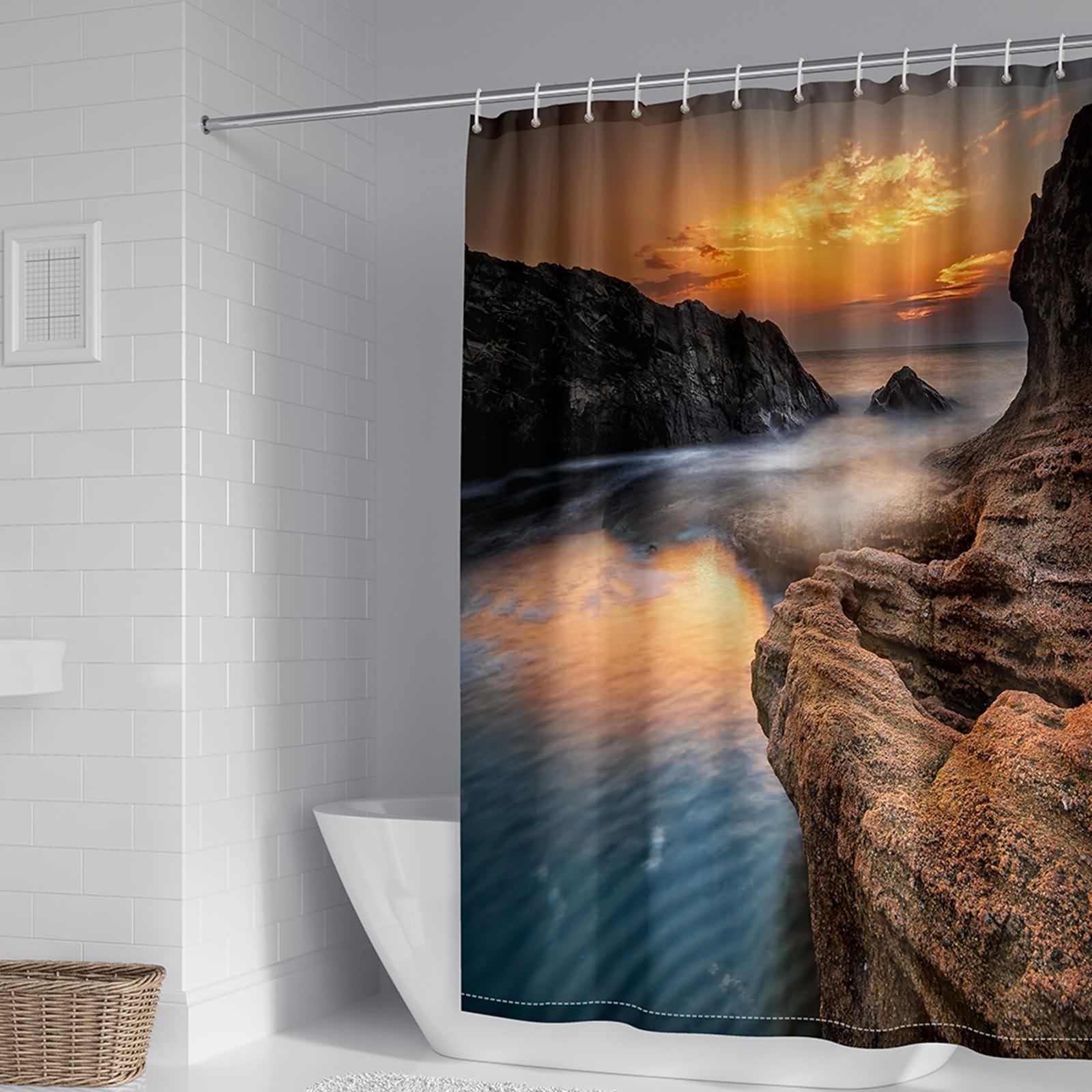 Rideau de douche marron orange pour s'évader face à la mer dans votre salle de bain de style