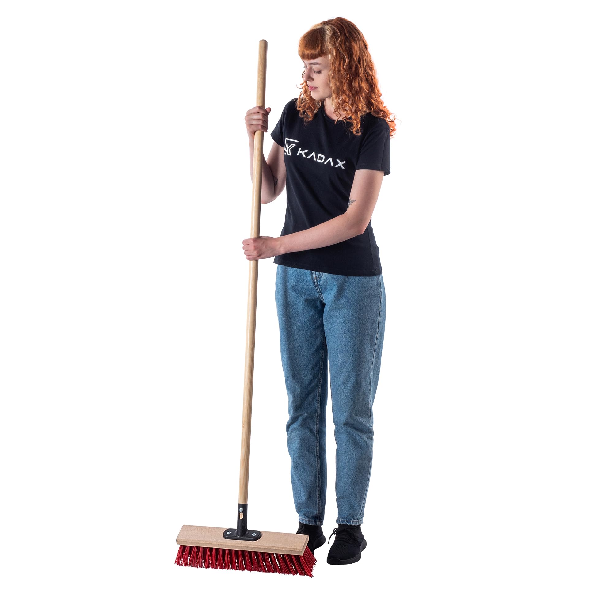 KADAX Barredora de limpieza con mango de madera, cabeza ancha y cepillos largos y rígidos, barredora exterior para barrido de entradas, bordillos y suelos de garaje (rojo, 40 cm)