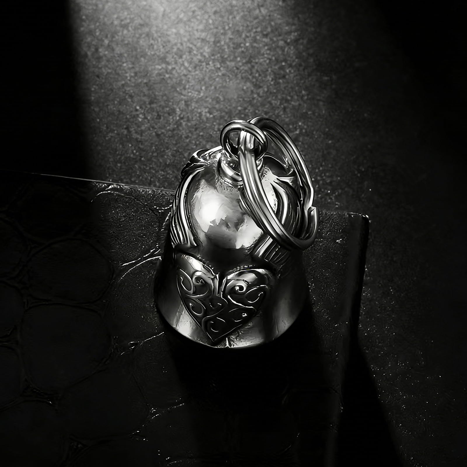 Clochette Moto Guardian Bell Porte-bonheur Ailes de Cœur, Pendentif en Acier Inoxydable pour Motard