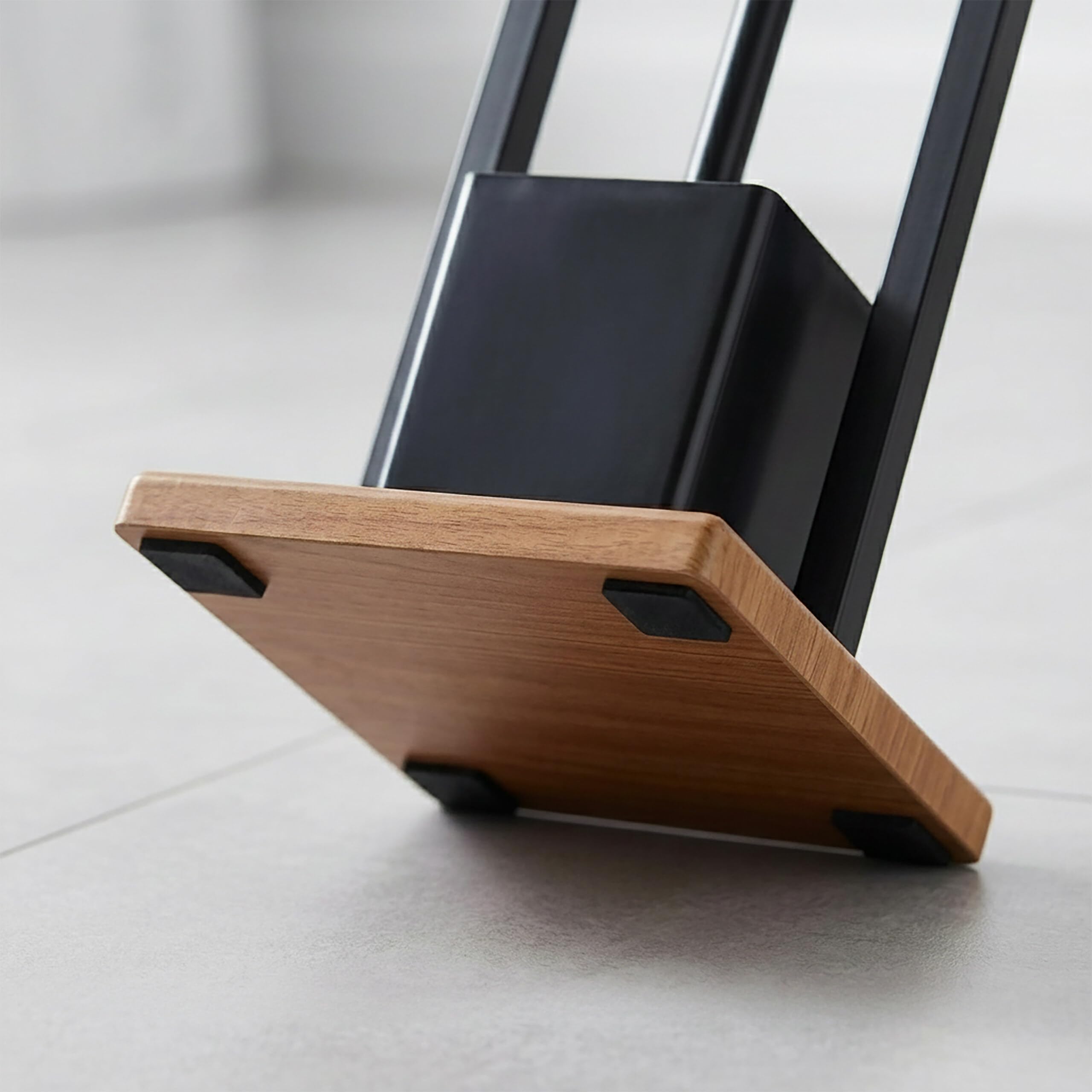 Relaxdays Ensemble WC AV. étagère, Brosse WC et dérouleur Papier, Support pour Portable, Aspect Bois, H 78 cm, Noir