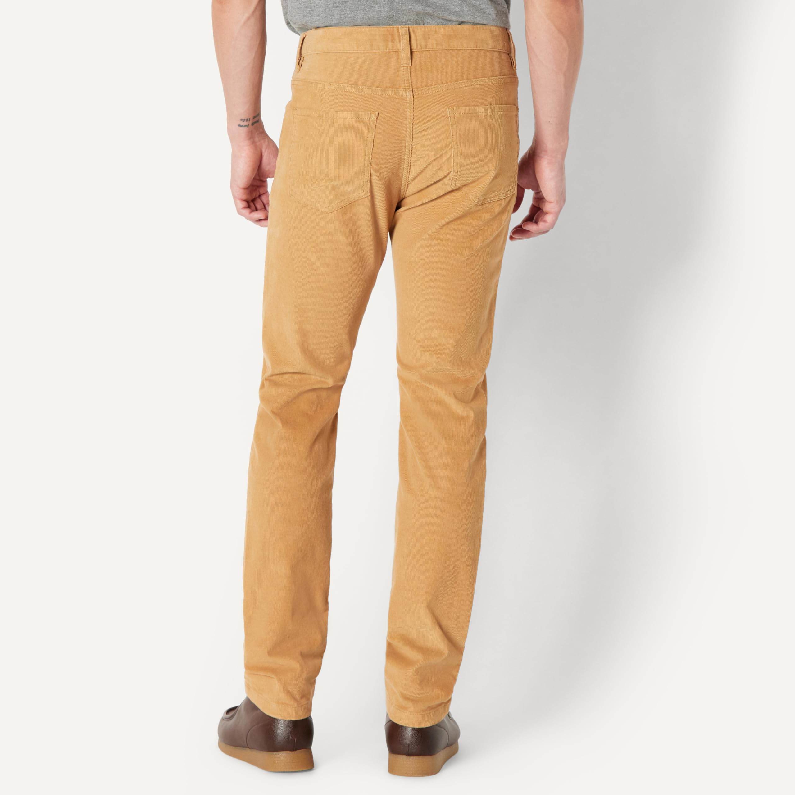 Amazon Essentials Pantaloni in Velluto a Coste a 5 Tasche a Vestibilità Aderente Uomo