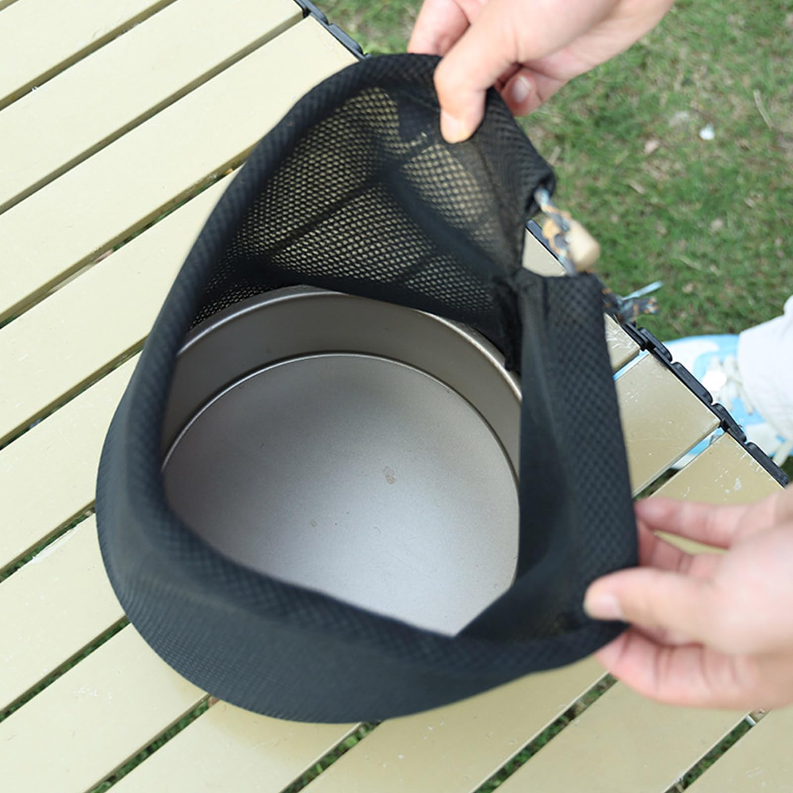 Borsa per pentole da campeggio leggera e ventilata con chiusura a coulisse e tasche in rete per riporre attrezzi da esterno Borsa per riporre pentole da campeggio in tessuto a rete con coulisse da