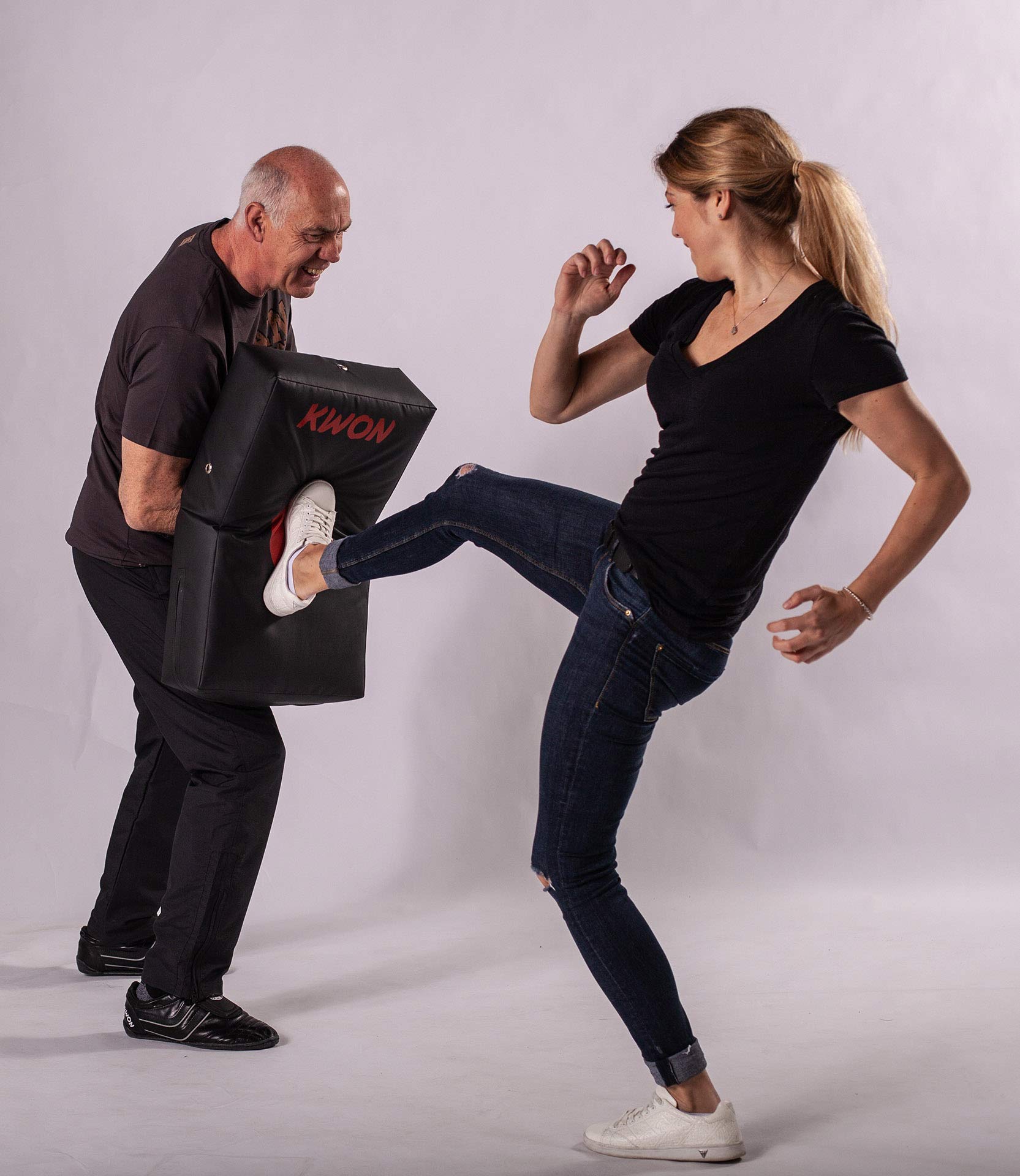 Kwon Schlagkissen 60 cm Schlagpolster Trittkissen Soft für Starter 4093000 SV, Krav MAGA, Self Defence, Kickboxen, Karate, MMA, Muay Thai. Taekwondo,
