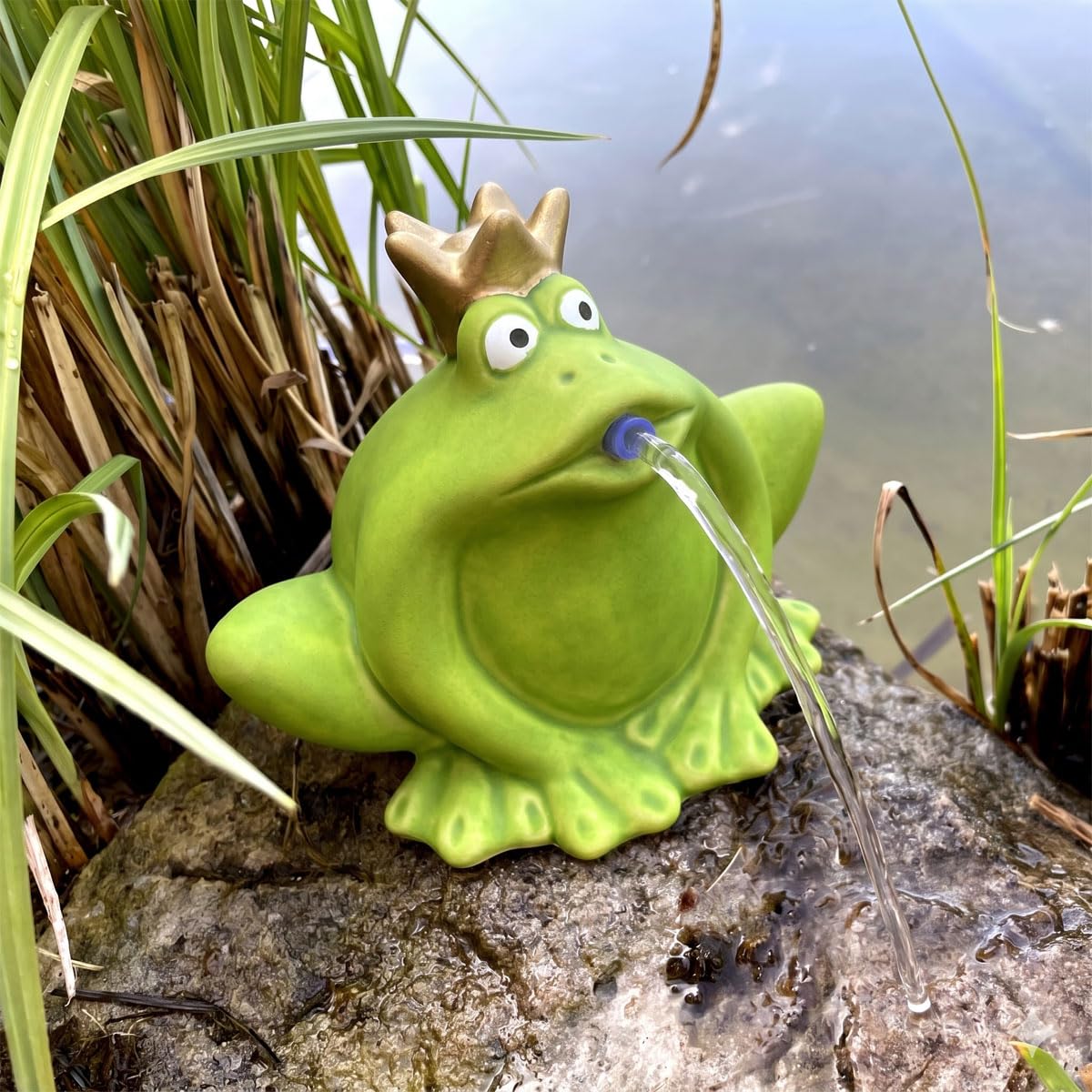 LB H&F Wasserspeier Froschkönig Miniteich mit Pumpe und Netzkabel Teichfigur aus Polyresin Frosch Deko Wasserspiel Gartenfrosch Gartenteich Terrasse/Balkon (Frosch)