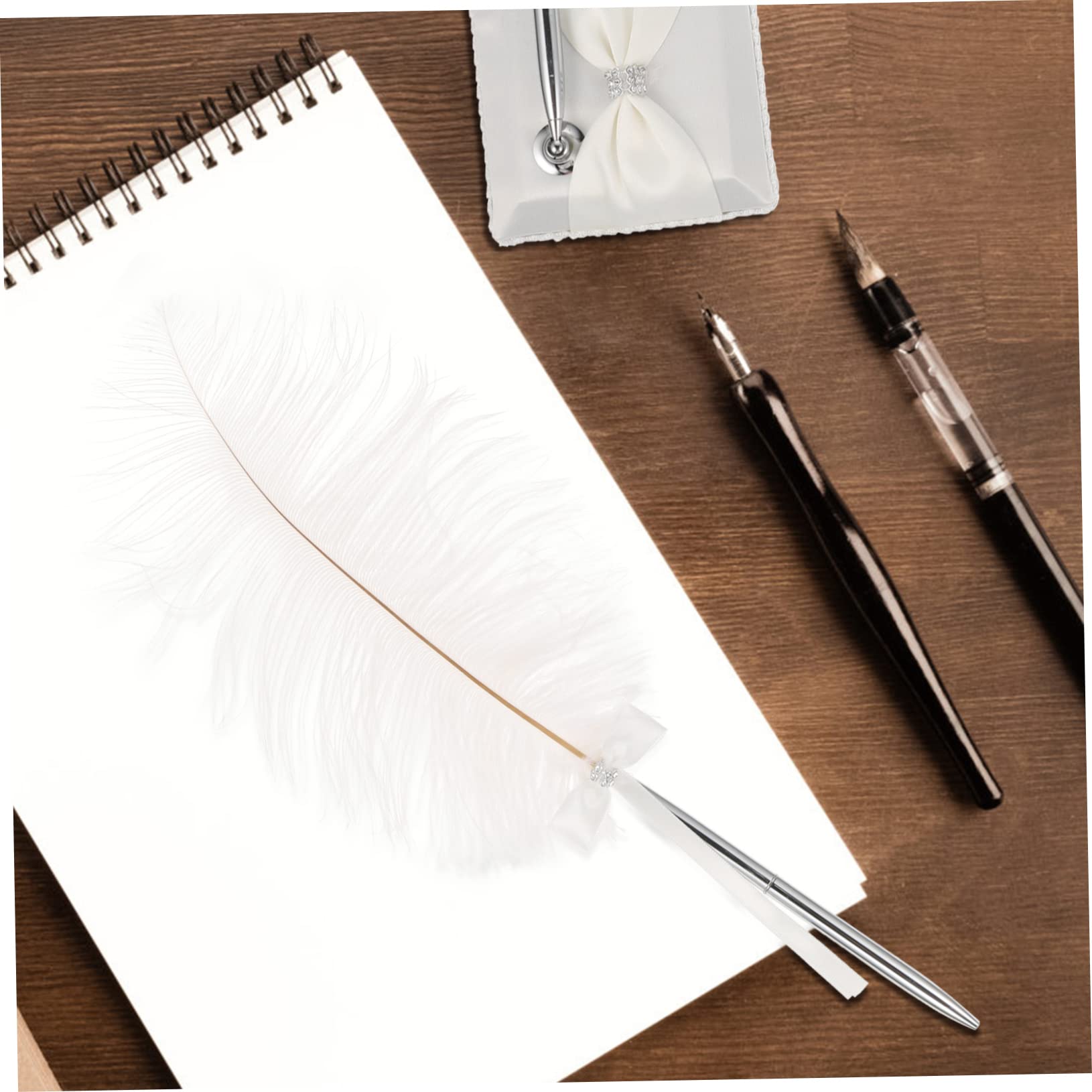 HOMSFOU Stylo pour Signature de Mariage Blanc en Satin et Plume D'autruche avec Porte-stylo Rotatif 360 Degrés, Élégant pour Cérémonie Nuptiale