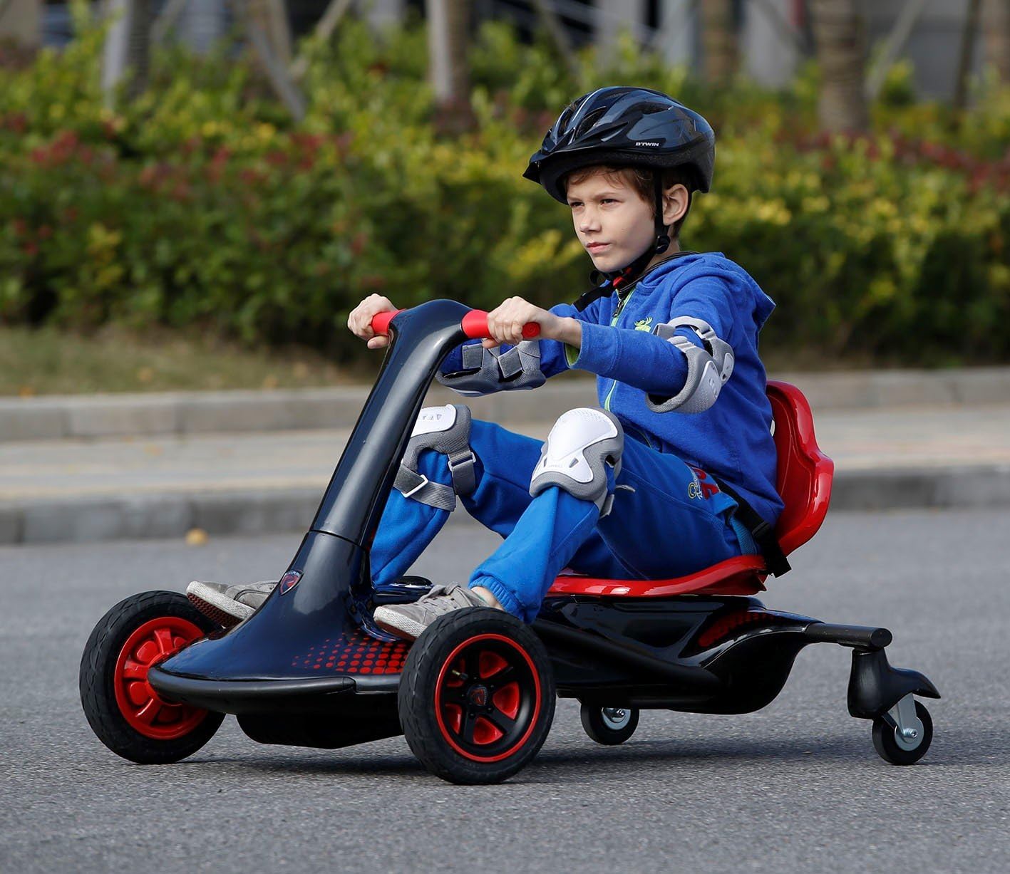 Child riding Rollplay Turnado 1101 wearing a helmet and protective pads