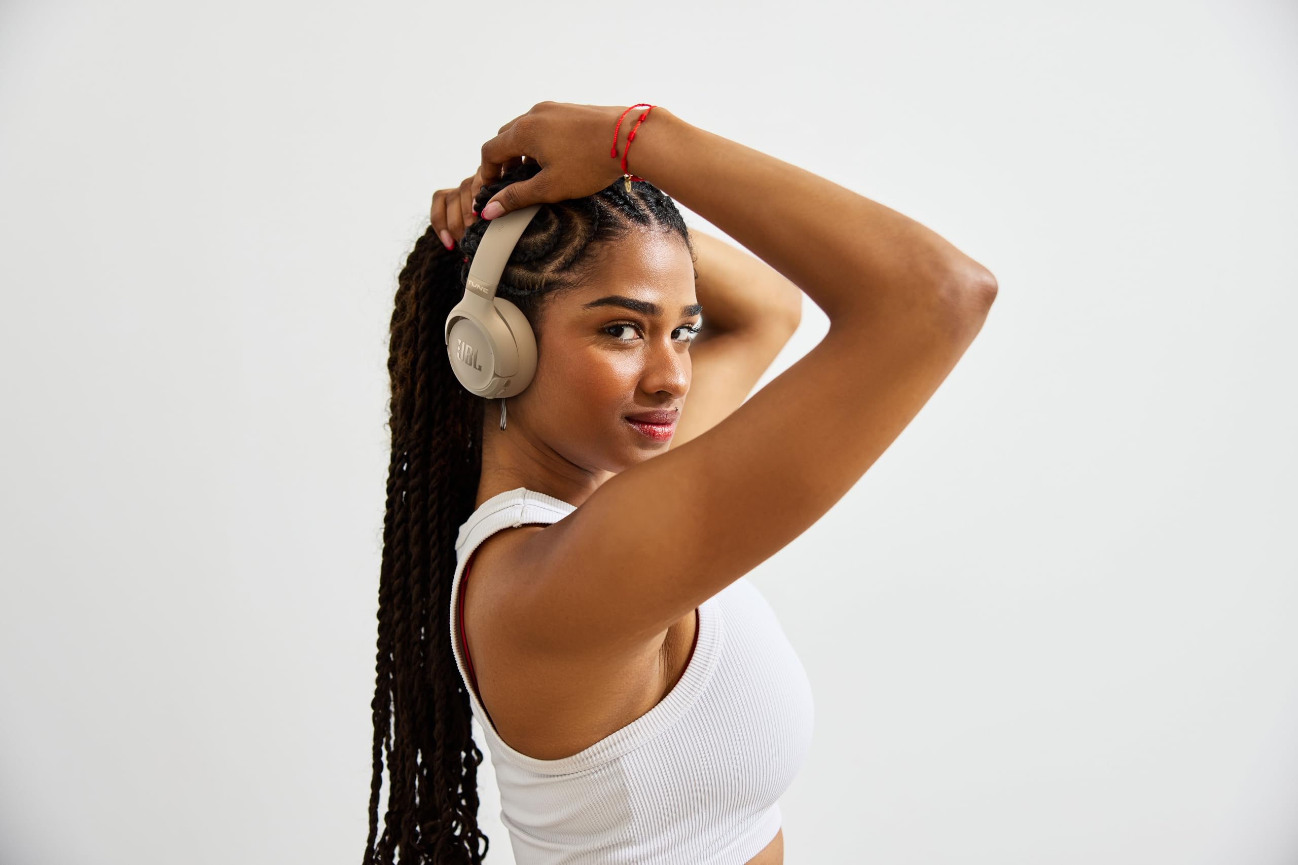 JBL Tune 680NC, Kabelloser On-Ear-Kopfhörer mit Noise-Cancelling, Beige | Bluetooth 6.0, Smart Ambient, Bis zu 76 Stunden Akkulaufzeit, Google Fast Pair, Microsoft Swift Pair und Hi-Res Audio