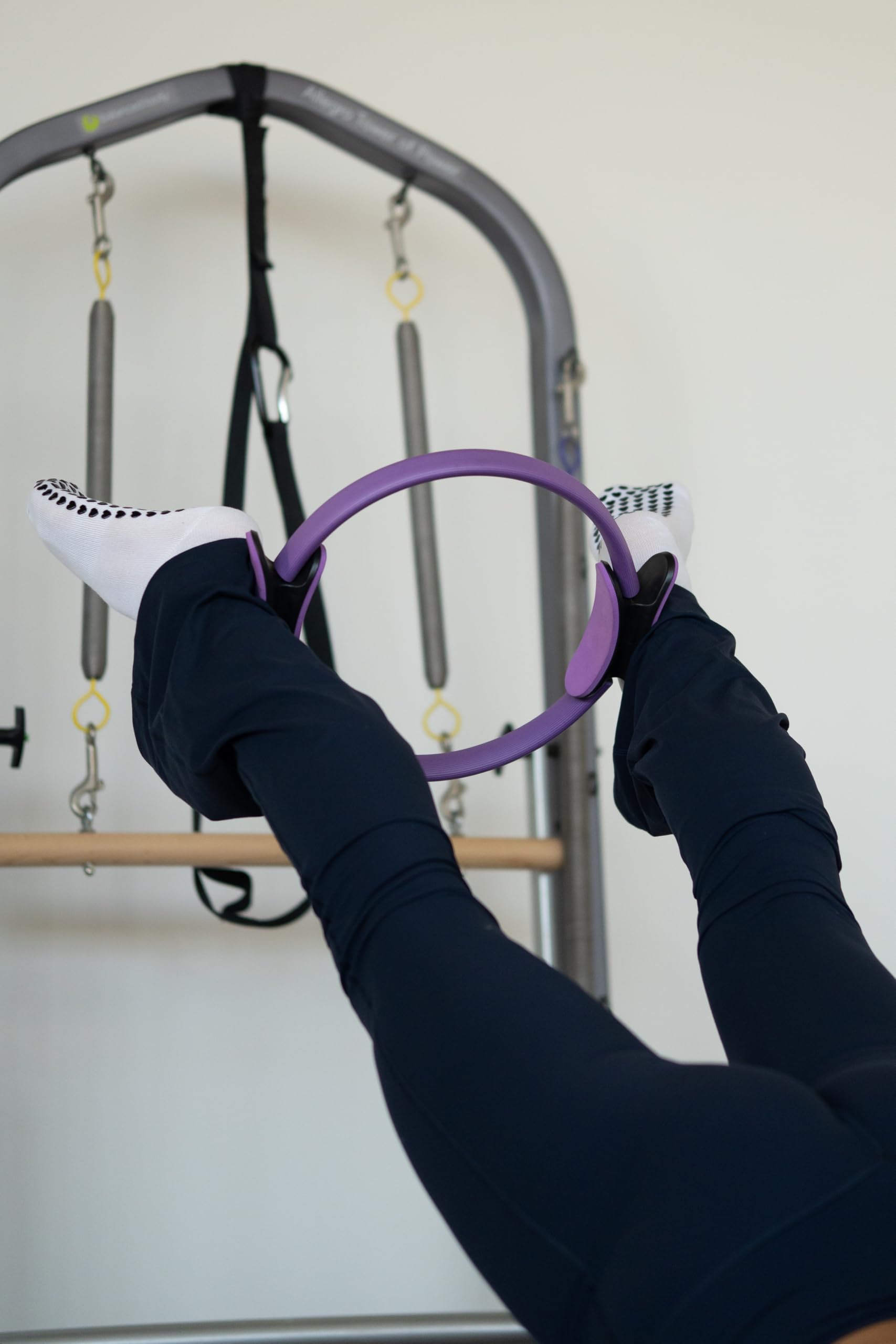 Anello per pilates, cerchio fitness da donna, attrezzatura per pilates per allenamenti a casa, esercizi interni coscia, tonico per braccia, gambe e braccia, anello per esercizi Magic Circle con