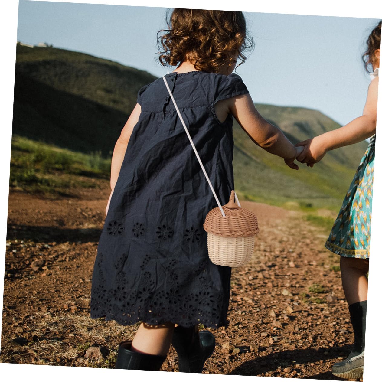 PACKOVE 8kawałki Mini Rattan Pine Cone Bag Ręcznie Wykonana Torba Woven Shoulder Bag Uroczy Koszyk Do Przechowywania Plażę i Dekorację Wnętrz