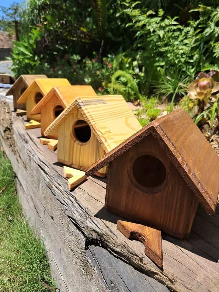 Kit 04 Casas de Passarinho de Madeira Maciça, Cores Variadas, 12x14x16cm