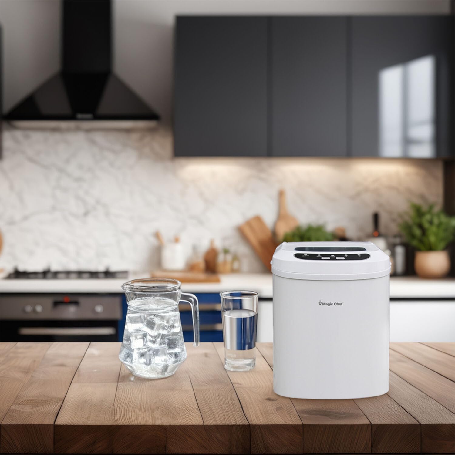 Magic Chef Mcim22w Ice Maker, 27 Lb., White on Fridge.com - View 2