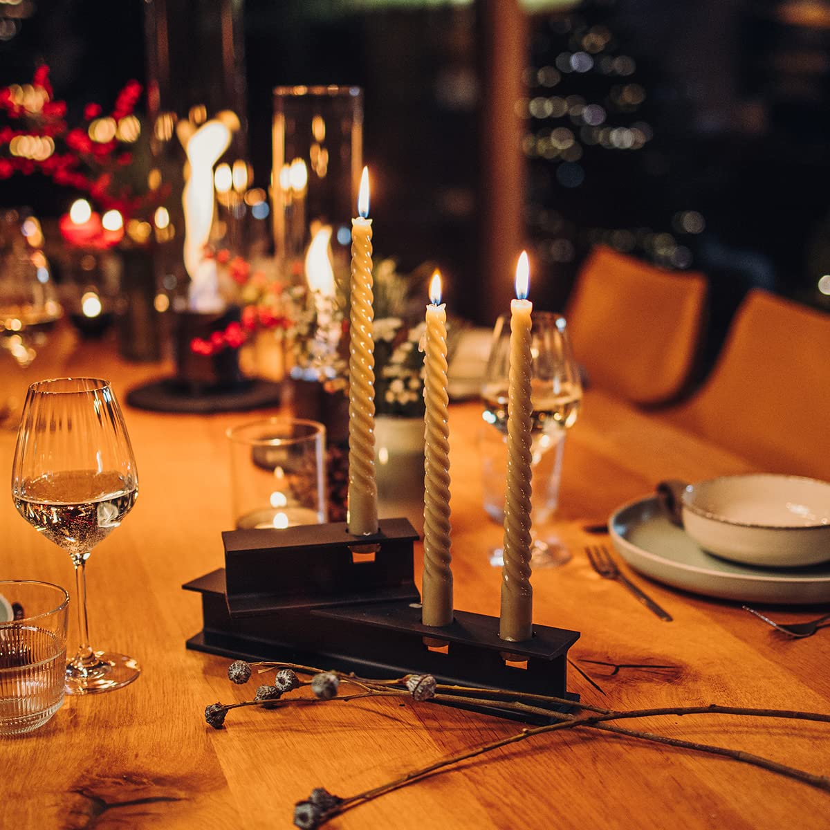 höfats - Henry Metal II Schwarz - Design Kerzenhalter für Zwei Stabkerzen - moderner Kerzenständer im Industrial Stahlträger-Style - aus Aluminium - Dekoration für Hochzeiten, Geburtstage