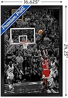 Vista 3 de Trends International Michael Jordan - Póster de pared The Shot, 22.4 pulgadas de largo x 14.7 pulgadas, versión enmarcada en negro
