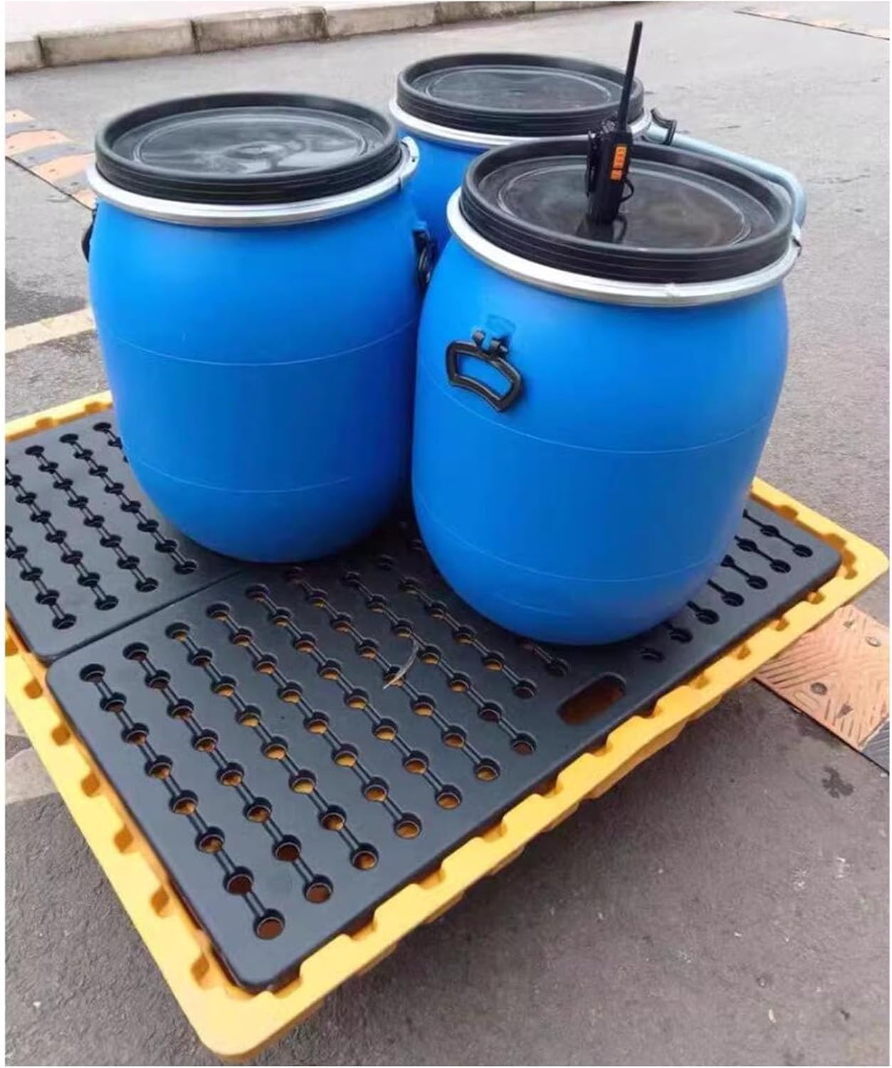 Spill Containment Pallet, Stackable Leak Proof Platform with Drain Outlet for Industrial Safety,Black+yellow-49x36x10cm