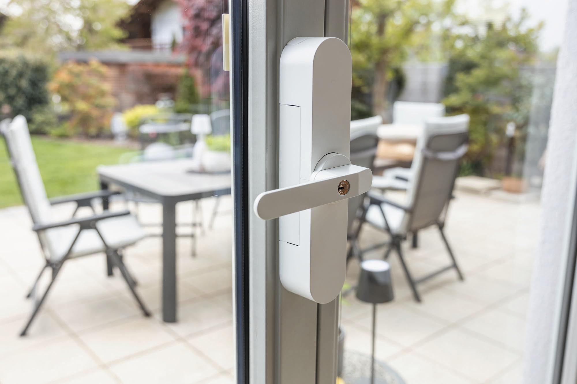ABUS smarter Fensterantrieb WINTECTO One + WLAN-Brücke BRIDGE One im Set - Terrassentür, Balkontür und Fenster von außen und aus der Ferne öffnen - mit Alarmfunktion und Push-Nachrichten - weiß