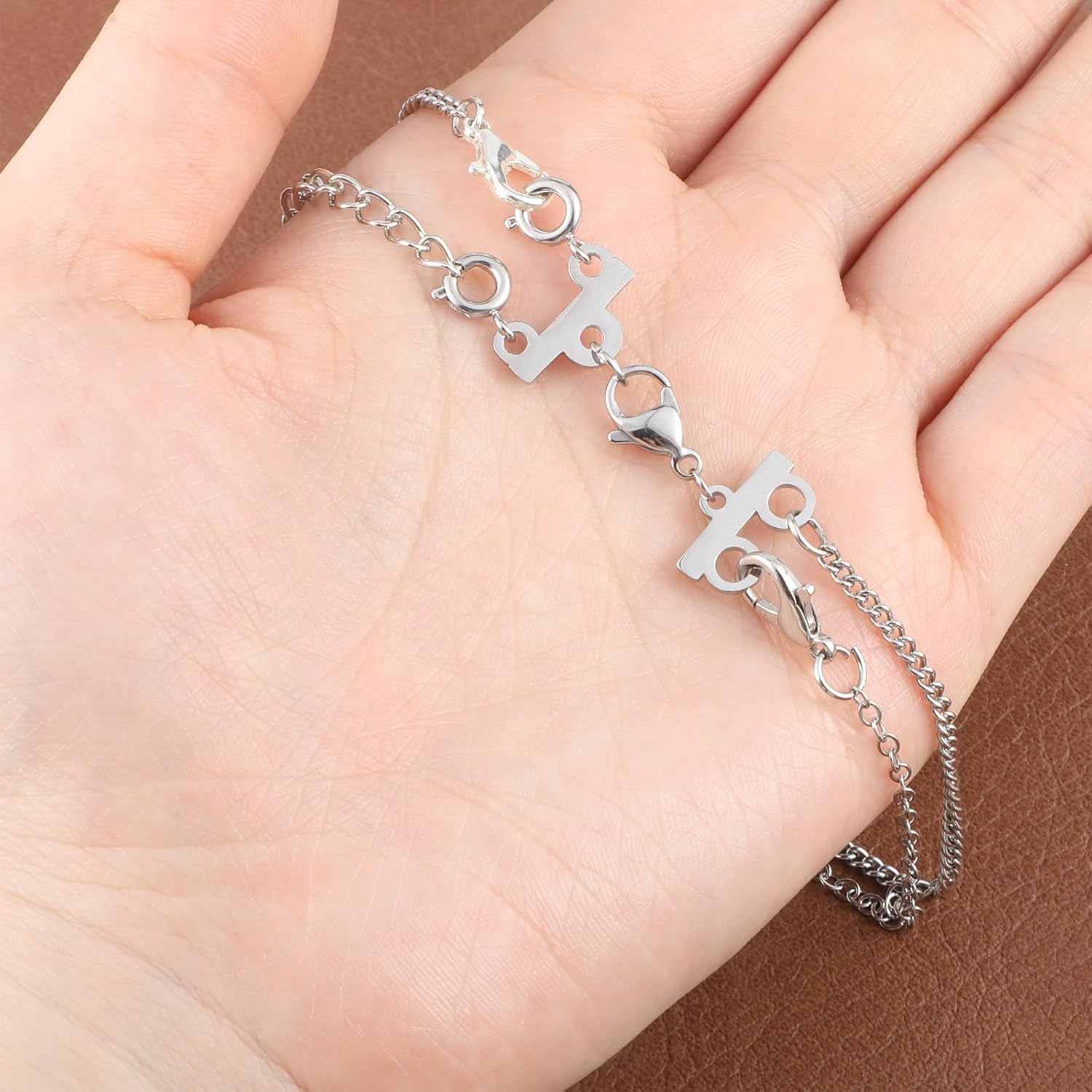 Necklace Layering Clasp, 2 PCS Necklace Separator for Layering Multiple Stacker Clasp Anti Tangle Necklaces Connectors Detangler Clasps for Multiple Necklaces, Easy to Use
