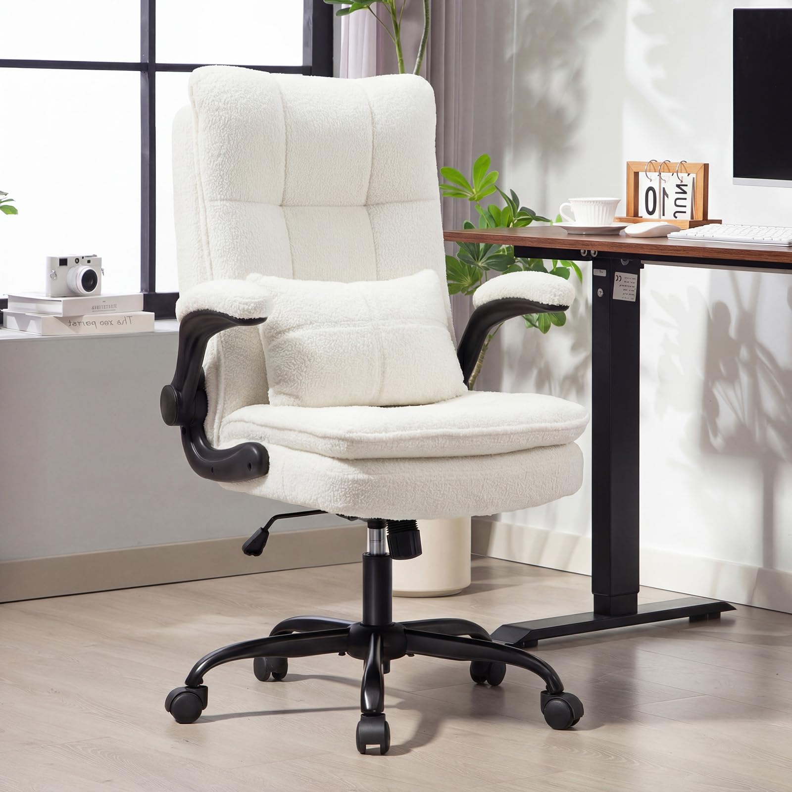 Bürostuhl Ergonomisch Schreibtischstuhl mit Hochklappbare Armlehne | Lordosenstütze, Bürostuhl 150kg, Hochklappbaren Armlehnen, Höhenverstellbarer, 90°-125° Wippfunktion, 360°, Teddy-Stoff