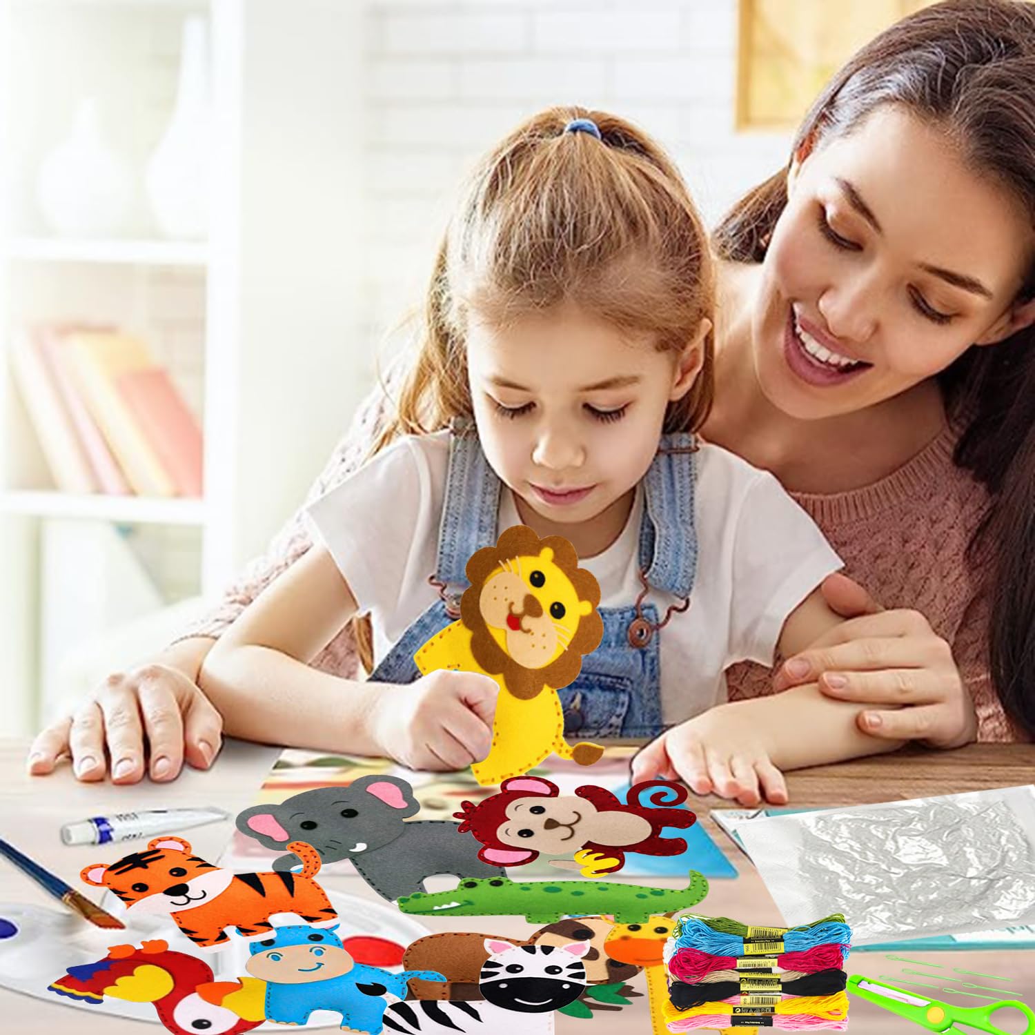 Rayong Rayong Sewing Kit Children, Animal Shapes Felt Sewing Children from 6 Years, Animals Sewing Kit, Felt Forest Animals Craft Set, Sewing Set for Children, DIY Art Craft for Cuddly Toys (Animals) in use