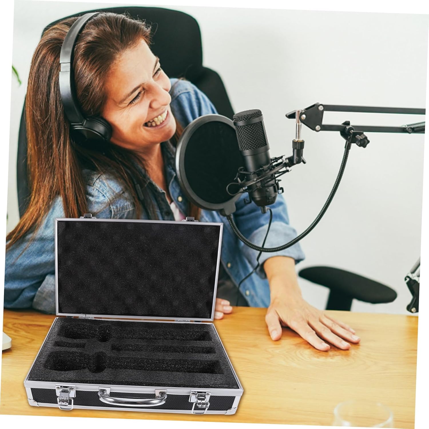 Microphone Organizer Suitcase Durable Microphone Storage Case for Handheld Mics Lightweight and Portable Design with Handle for Karaoke and Recording Use