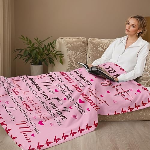 Miniatura 6 de YunTu Manta cálida con letras para hija, regalos de cumpleaños para hija de parte de mamá y papá, regalos de San Valentín para hija (letra rosa, 40