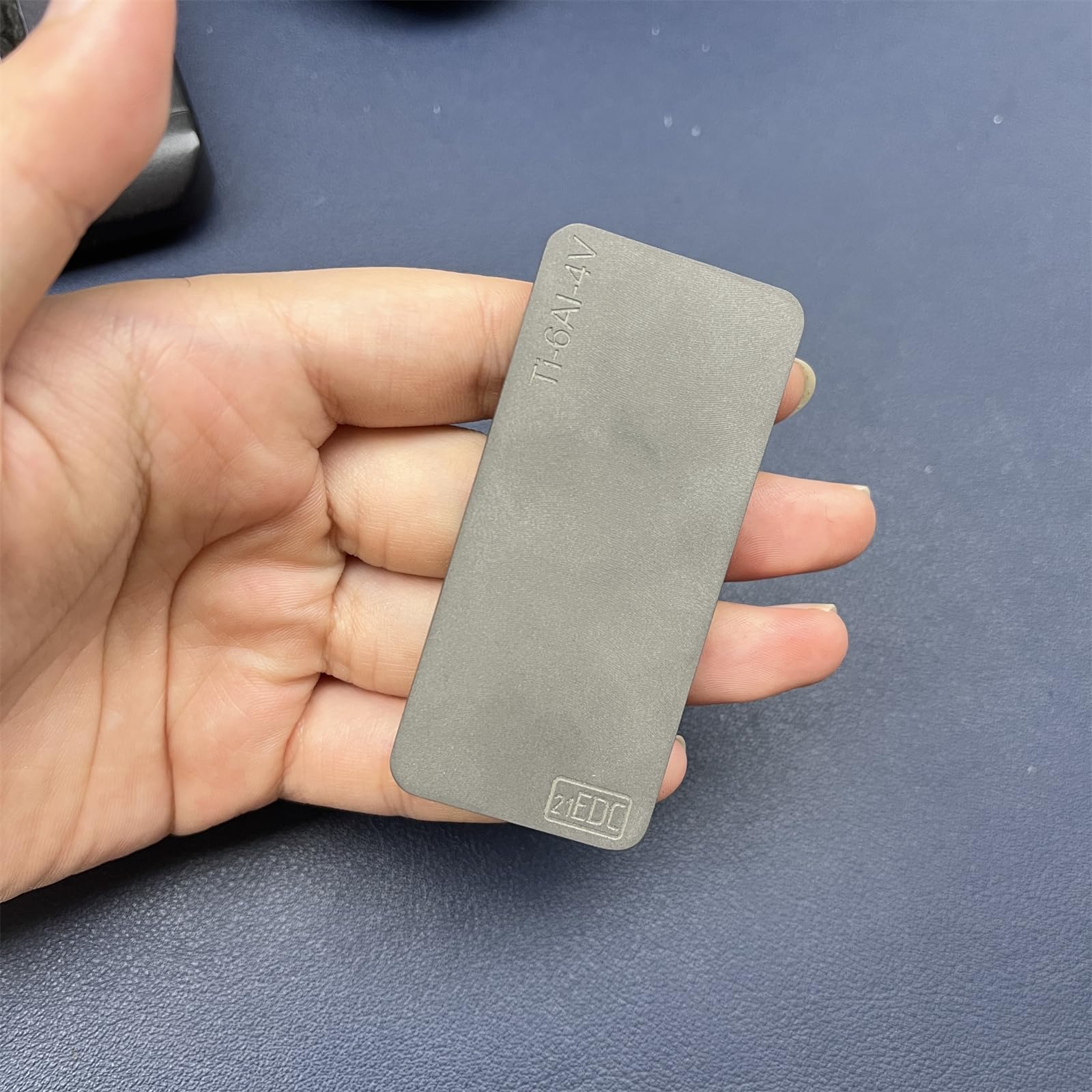 Amazon | Fidget Toyチタン合金レンガHand SpinnerEDC 心配の石を