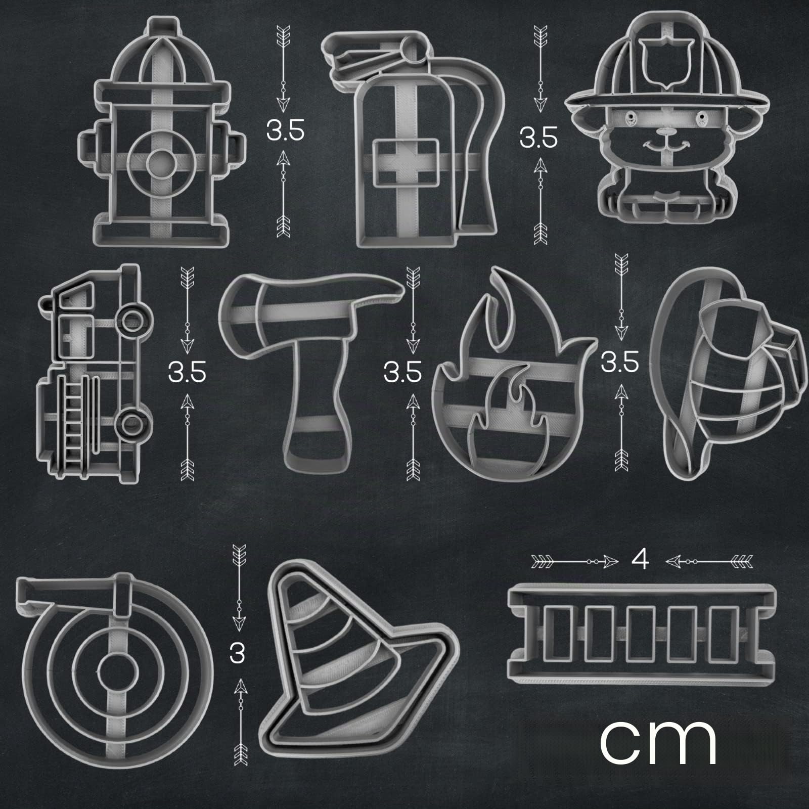 Feuerwehrmann Ausstechformen zum Backen - 10er Set Ausstechformen mit Stempel Feuerwehrauto, Feuerwehrhelm, Feuerlöscher, Feuerlöscher, Hydrant, Axt, Hund, Schlauch, Leiter, Kegel & Flamme