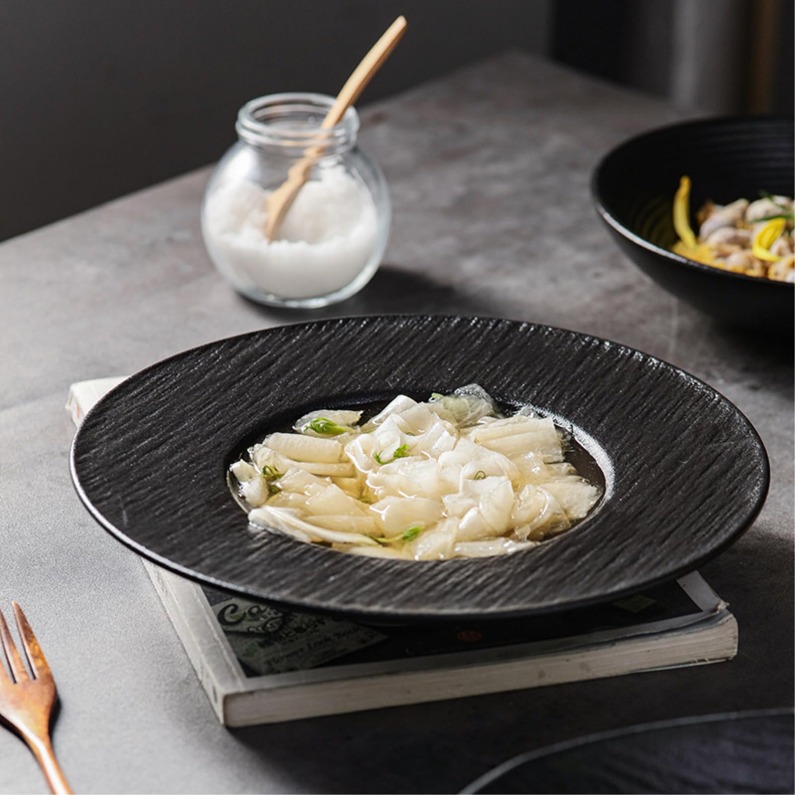 Assiette ovale en céramique pour restaurant en forme de Dan (35,6 cm)