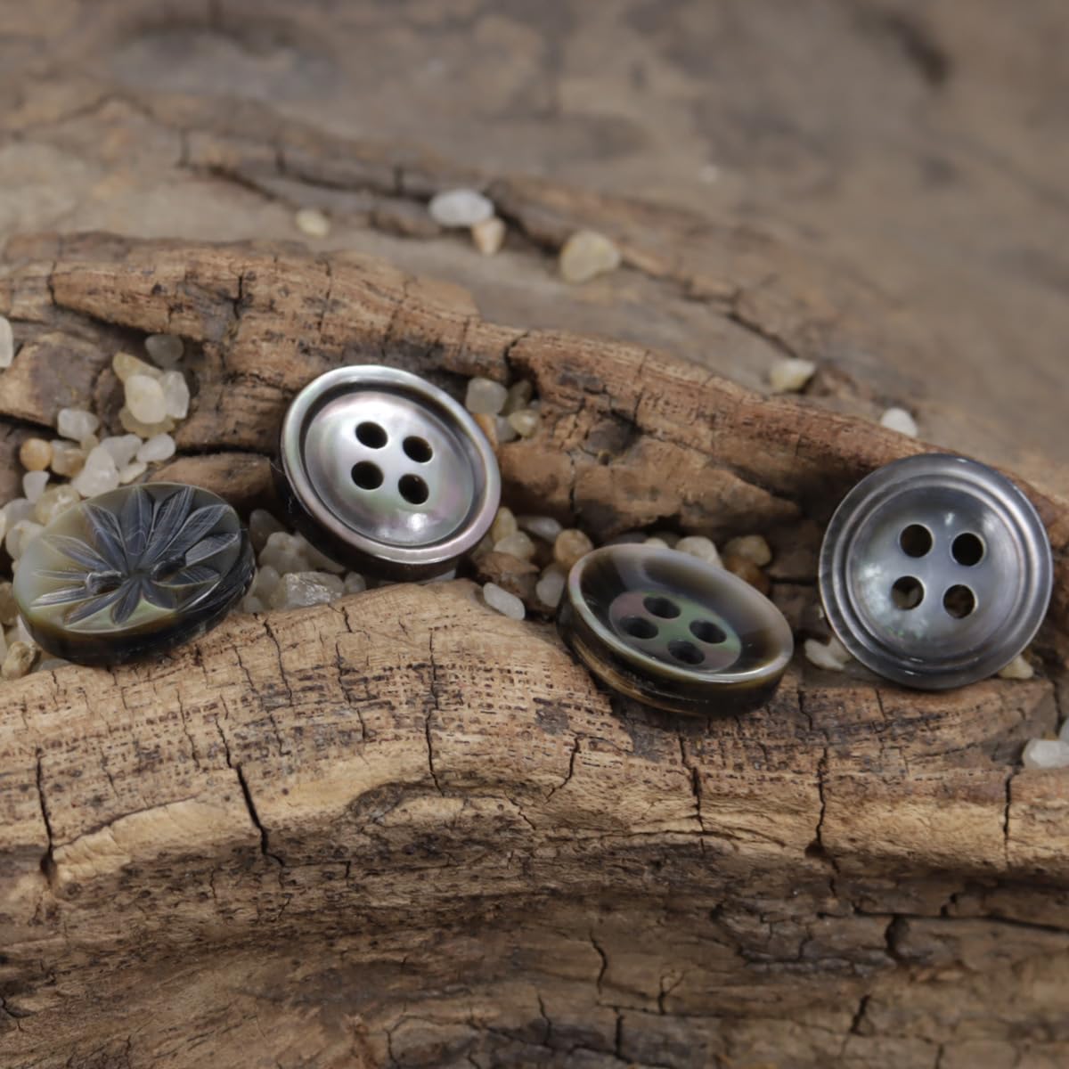 10 szt. 11,5 mm naturalne guziki z muszli, 4-otworowe okrągłe czarne rękodzieło do szycia muszli guziki do koszuli sukienka sweter kardigan DIY akcesoria dekoracyjne