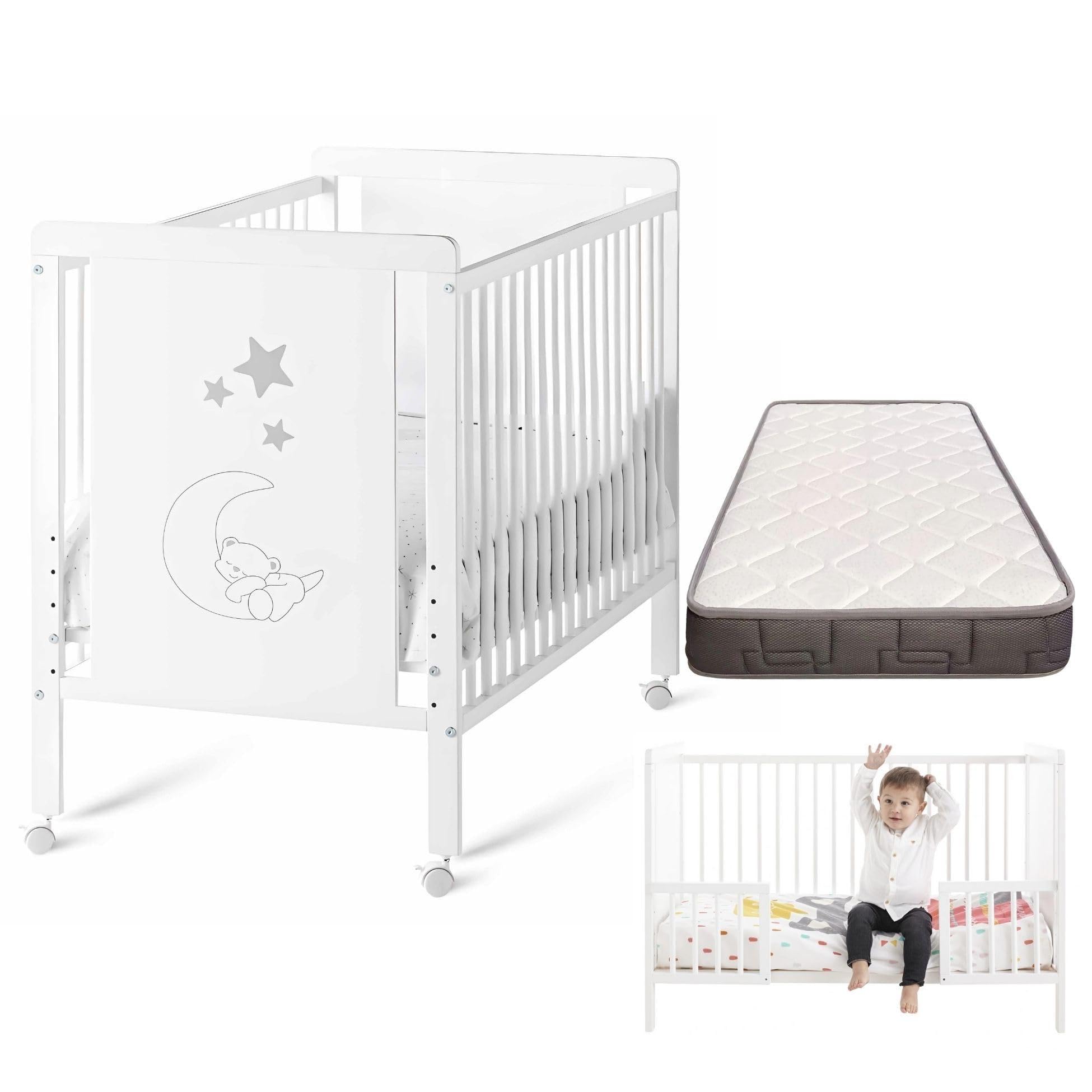 Cuna Convertible Indi Estilo Nórdico en Blanco, Madera de Haya, con Barandillas, Colchón Morfeo y Funda de Colchón Impermeable CoolDreams
