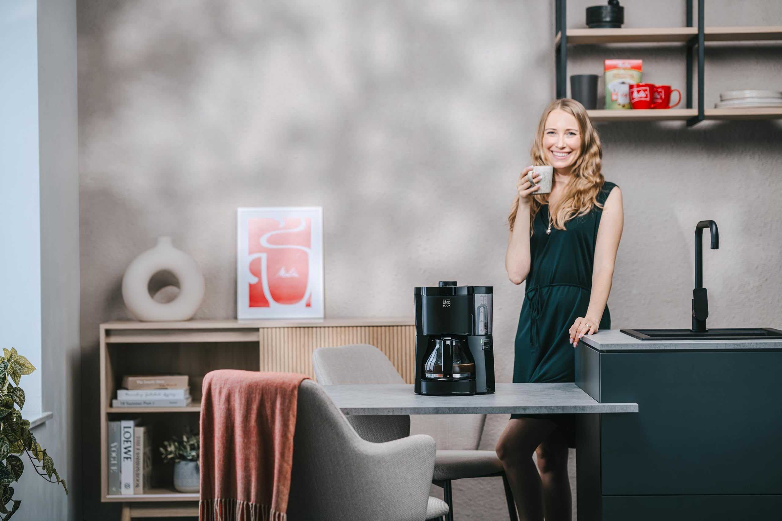 Melitta Look - Macchina da caffè filtro con caraffa in vetro e serbatoio dell'acqua rimovibile, programma di decalcificazione, per fino a 10 tazze di caffè, nero