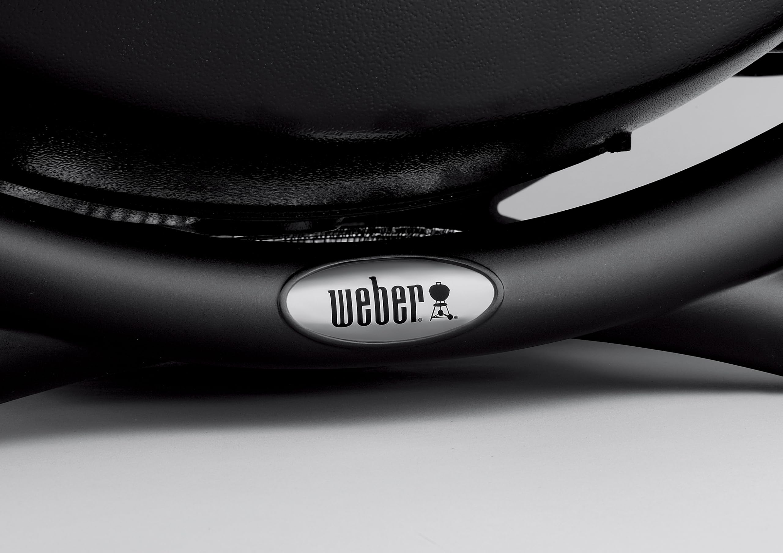 Weber Q 1200 Gasgrill, 43 x 32cm Grillfläche, Portable, 1 Brenner, 2-geteilter porzellanemaillierter Guss-Grillrost, mit Deckelthermometer - Schwarz