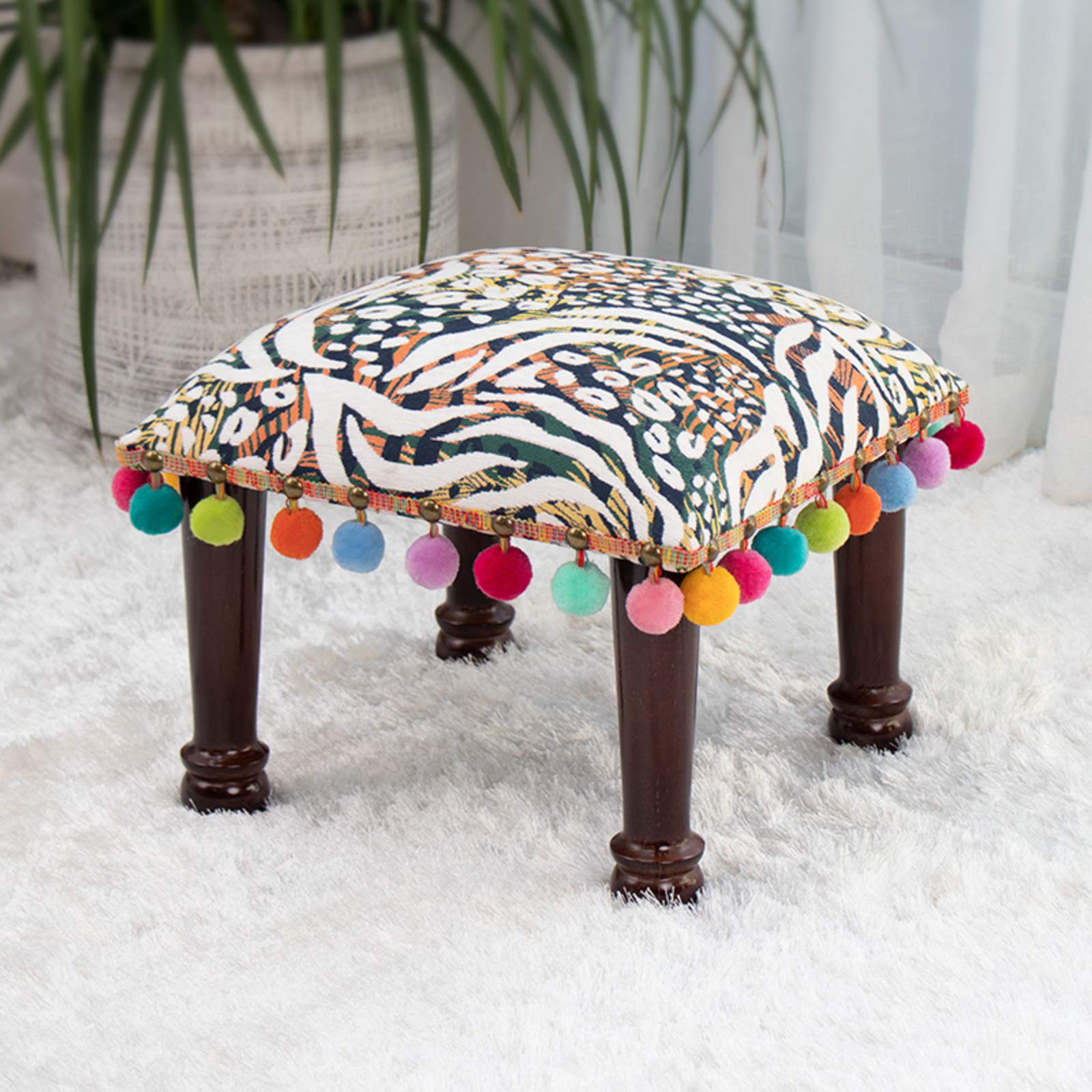 Pouf ottoman bohème bandezid argenté : fini le manque de sièges grâce aux 4 pieds en bois