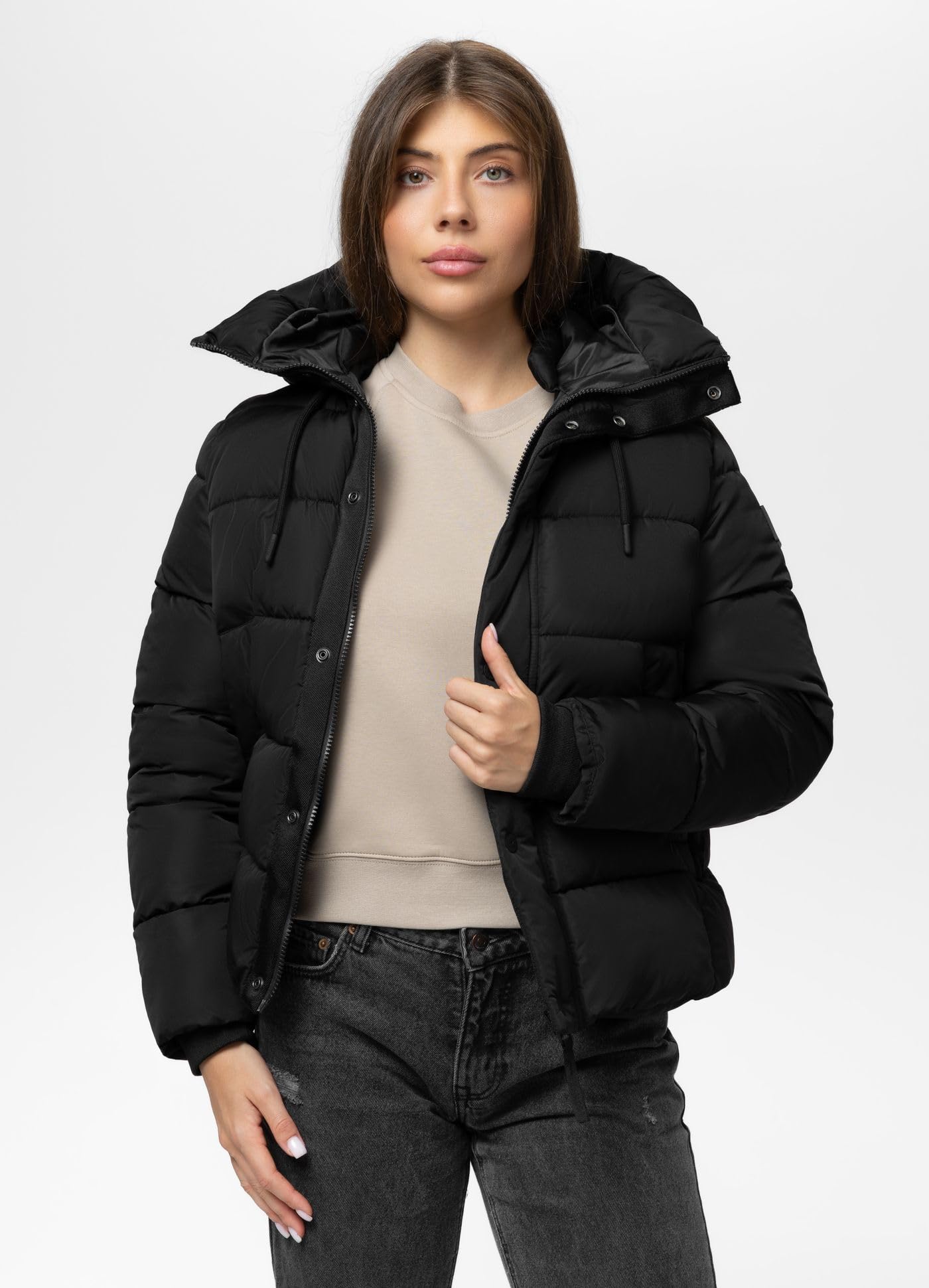 PITBULL Damen Winterjacke AMALIA – Wattierte Steppjacke mit Kapuze, warm gefüttert, winddicht, wasserabweisend, modische Winterbekleidung