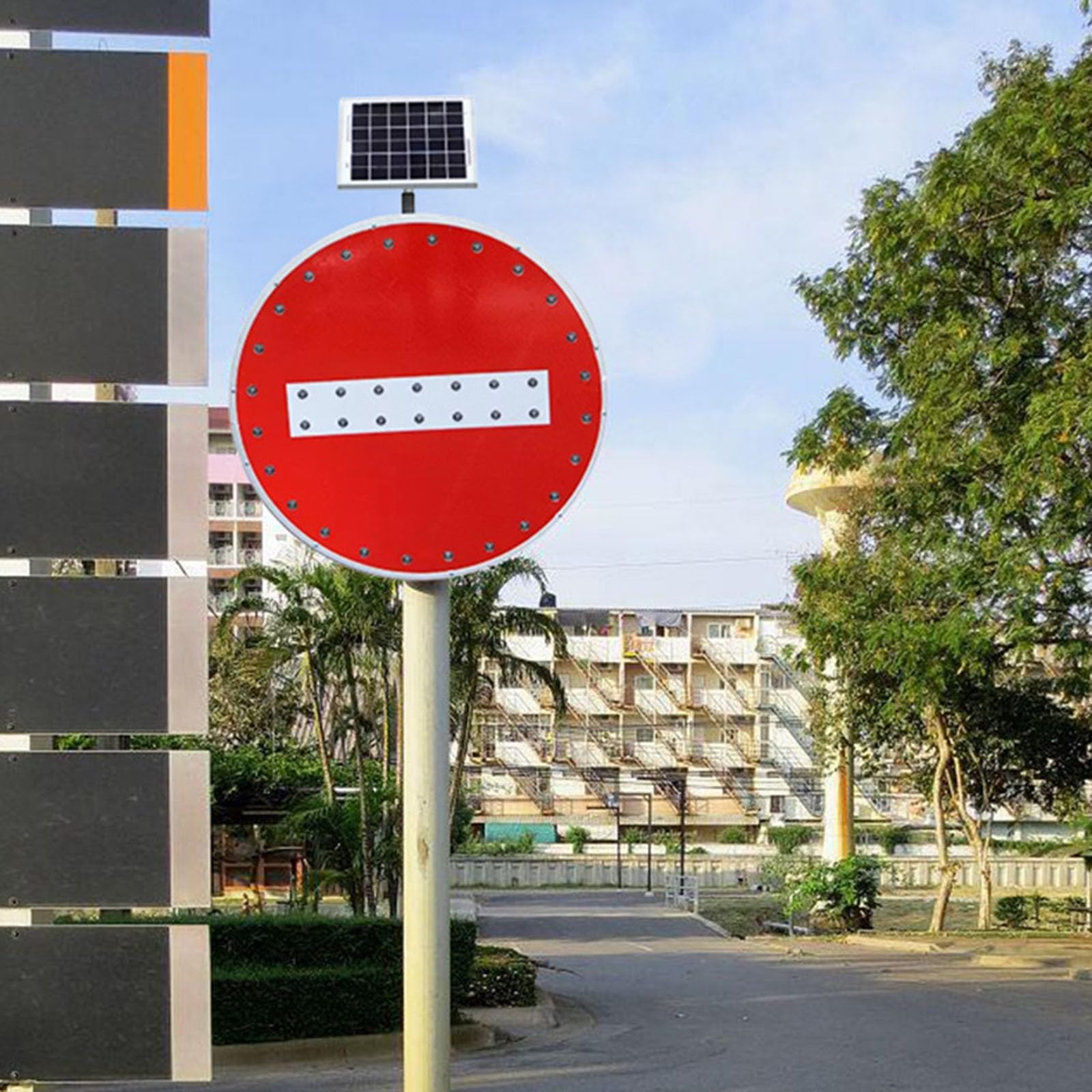 Señal de tráfico solar de "Prohibido el paso"-Iluminación LED señal de seguridad con película reflectante señal de "Prohibido el paso" para áreas cerradas con accesorios(60cm/23.6in)