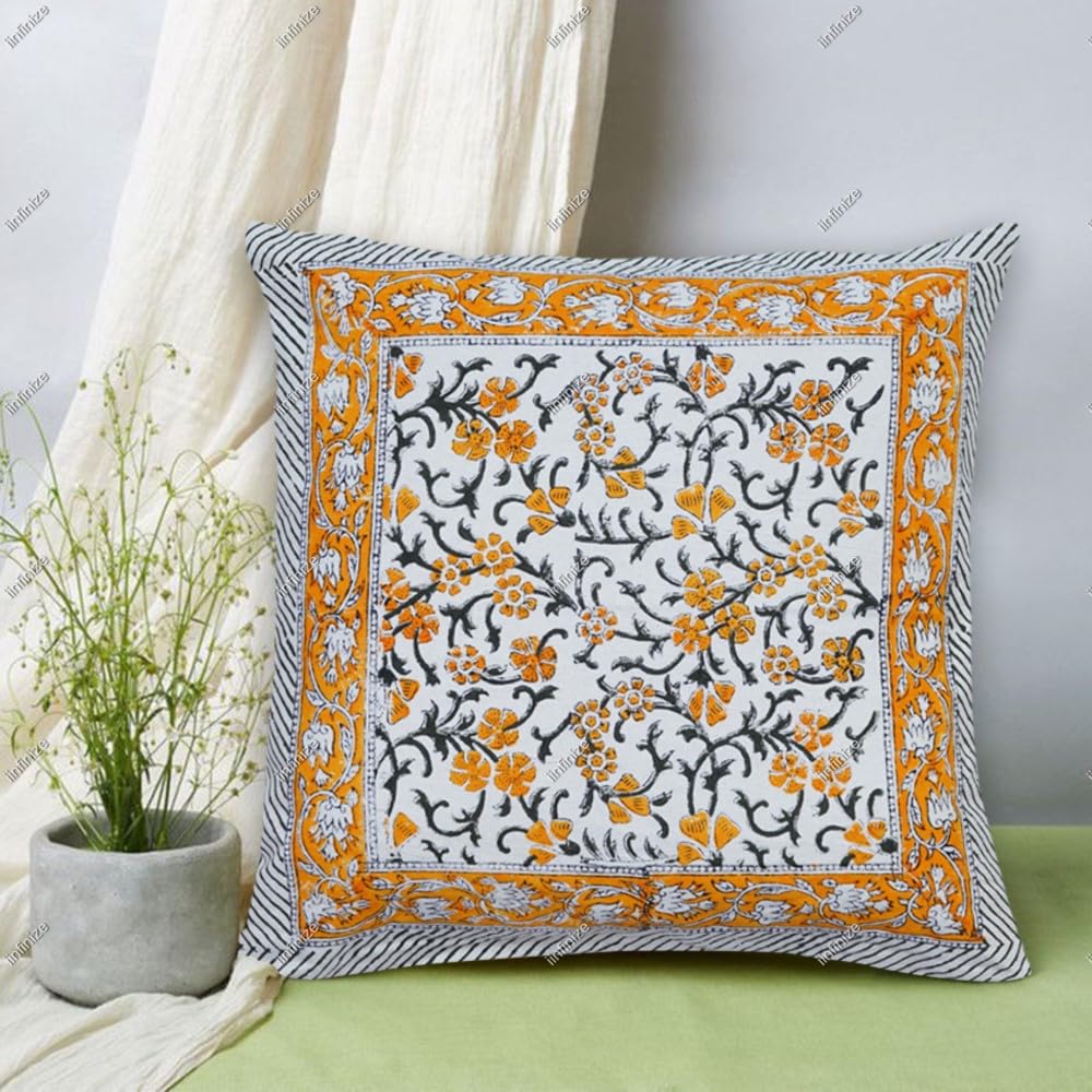 Taie d'oreiller motif floral pour décorer un canapé de salon bohème et chic