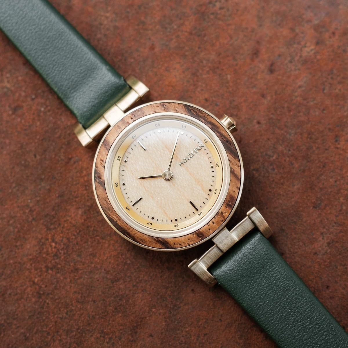HOLZKERN Damenuhr Quarz Laura Zebrano/Eiche 9120078339022 | zeitlose Armbanduhr mit Zifferblatt aus hellbraunem Eichenholz für Frauen,