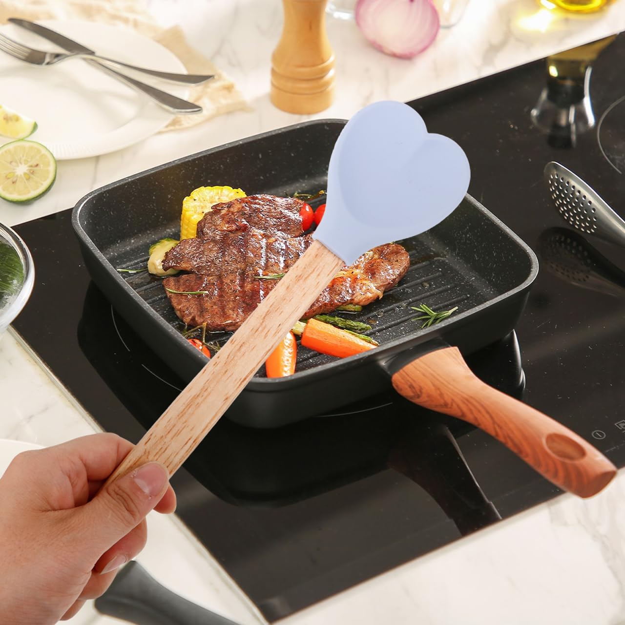 HEMOTON Espátula de silicona en forma de corazón: 12 espátulas para hornear, cucharas de cocina de silicona, cuchara de utensilios de cocina con mango de madera para mezclar, hornear, agitar