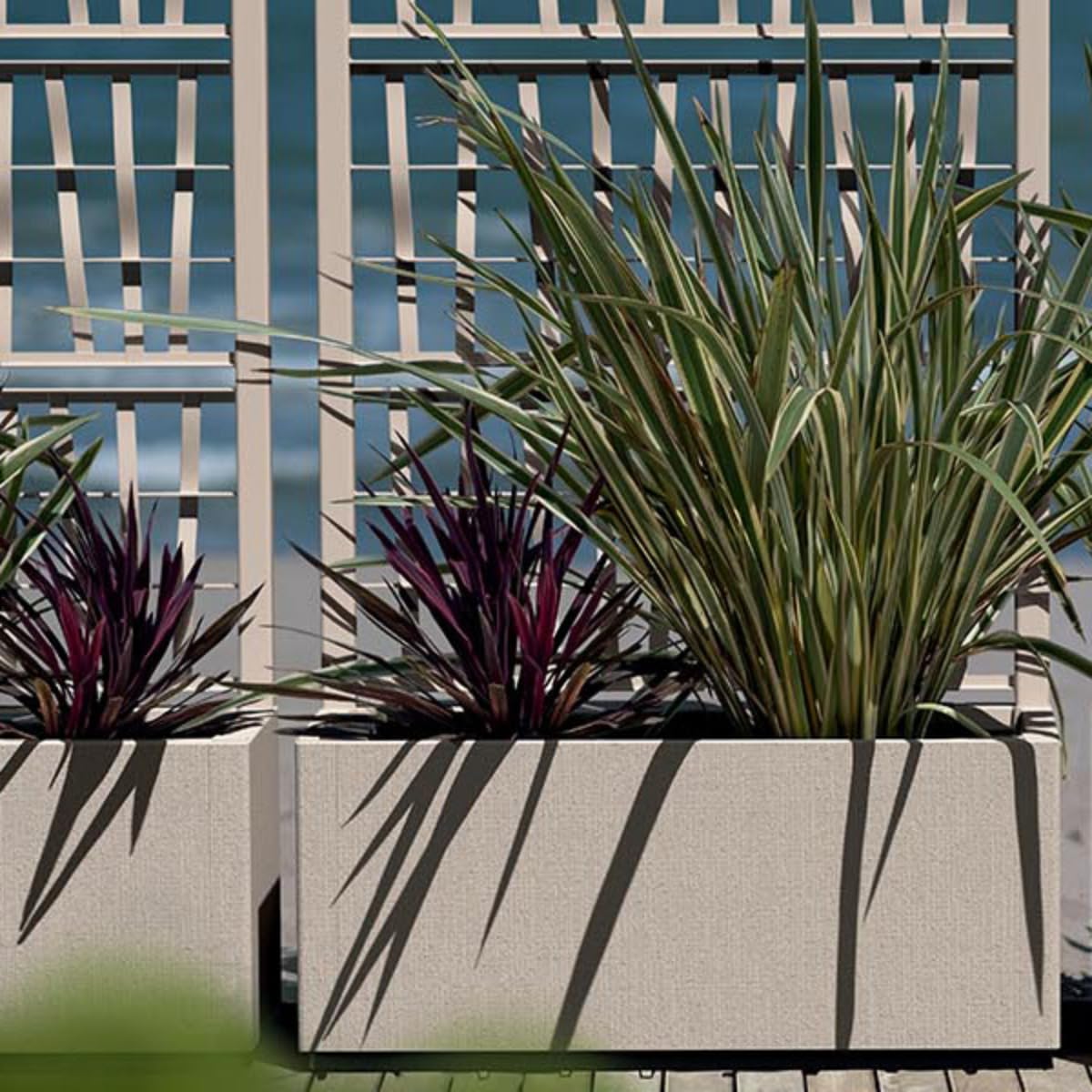 Tomaino - Fioriera con spalliera in plastica, separè grigliato piante rampicanti per esterno, terrazzo, giardino 80x36x140 h cm (Fioriera con spalliera, Bianco)