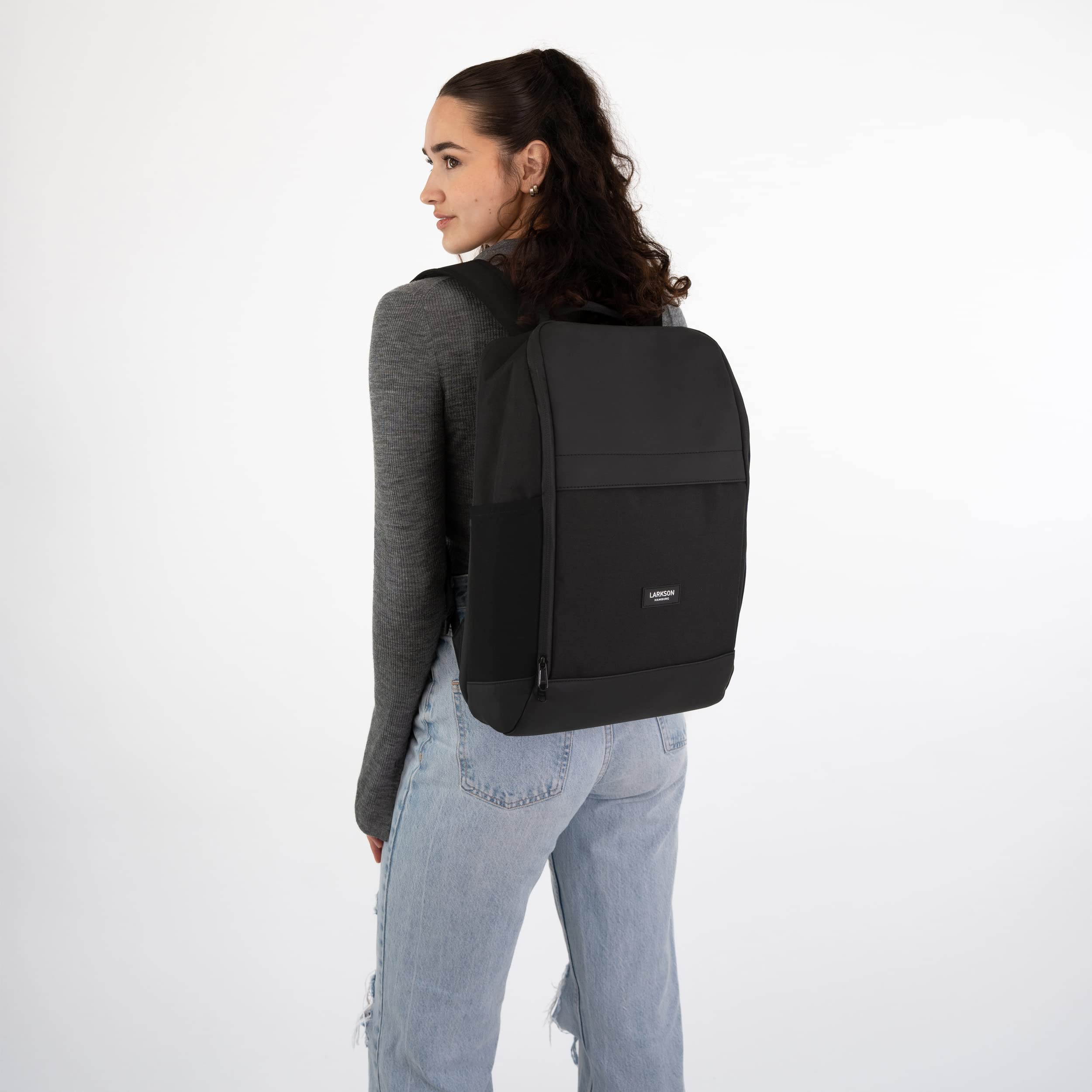 LARKSON Zaino per PC Donna e Uomo Nero - Niklas - Borsa per Computer portatile per Viaggi Lavoro e Scuola - Zainetto Antifurto - Leggero e Impermeabile
