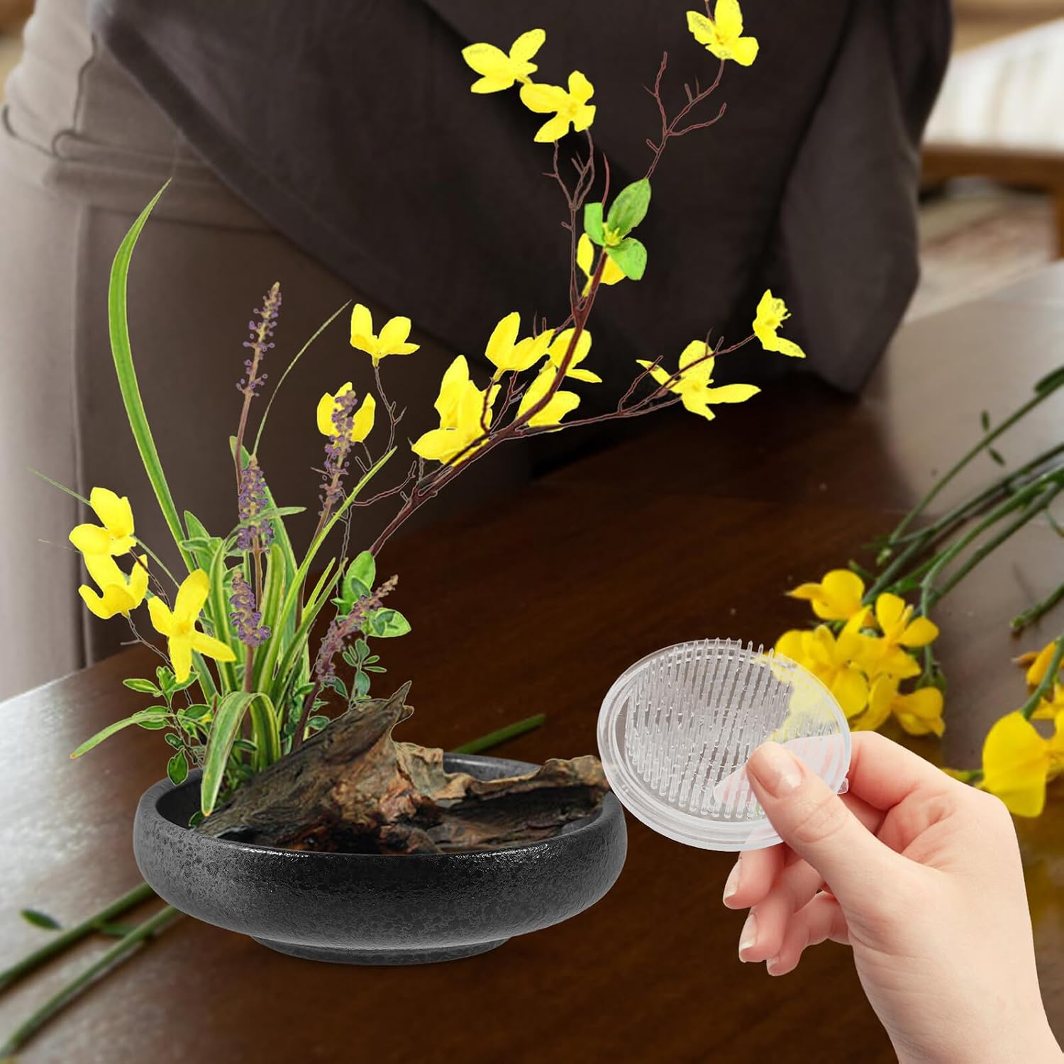 HOODANCOS Transparent Flower Frog Floral Arrangement Pin Holder with Sturdy Pointed Pins Plastic Flower Fixation Base for Home Garden and Event Decorations