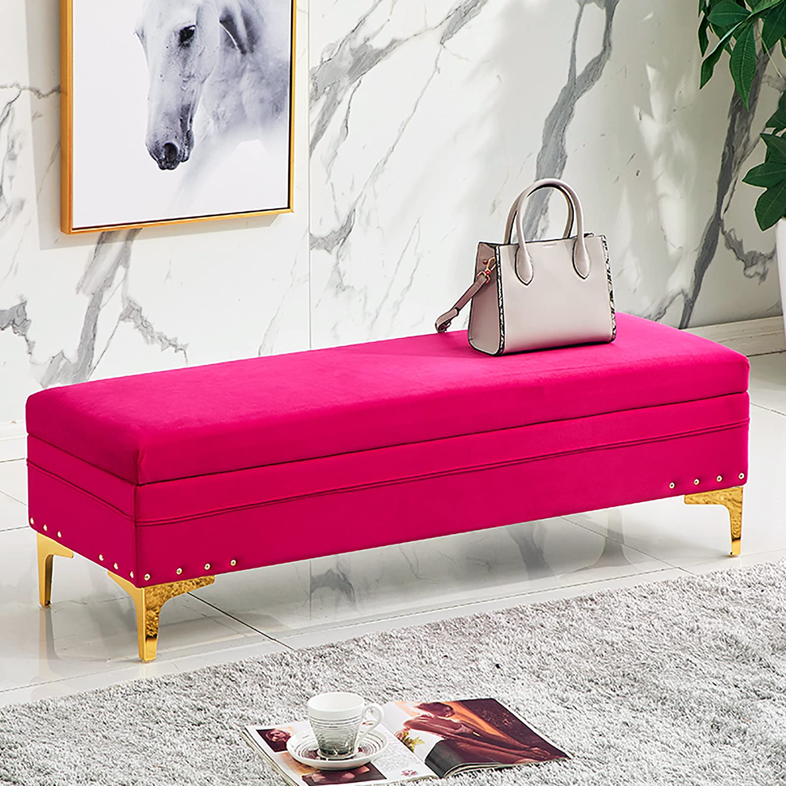 Pouf de rangement en peluche noire pour sublimer l'ambiance de votre chambre