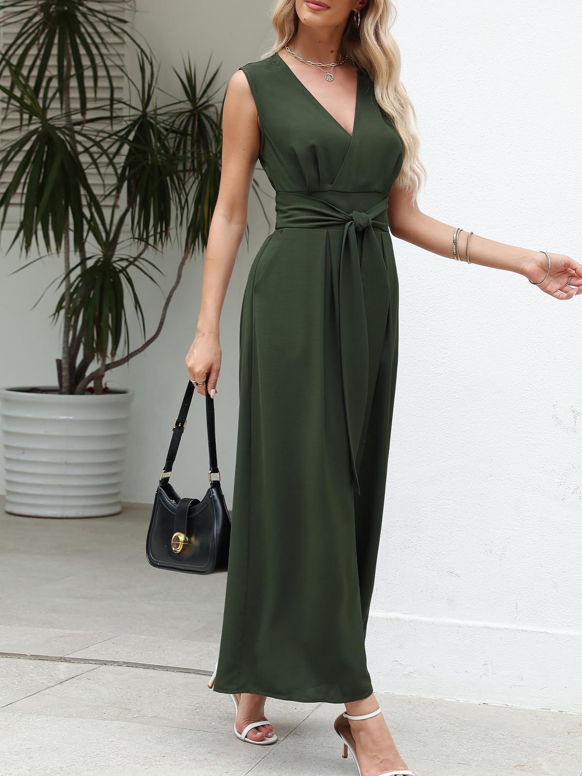 CUPSHE Damen Jumpsuit Tiefer V-Ausschnitt Ärmellos Overall Gesmokte Taille Weite Bein Sommer Elegant Playsuit mit Gürtel