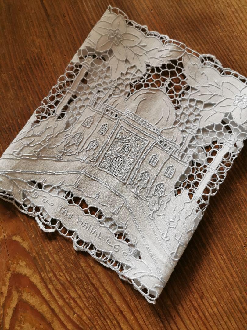 アンティークレース刺繍ランナー タージ・マハル ミュージアムピース 美術館所蔵級 Amazon.co.jp: アンティークレース刺繍ランナー タージマハル