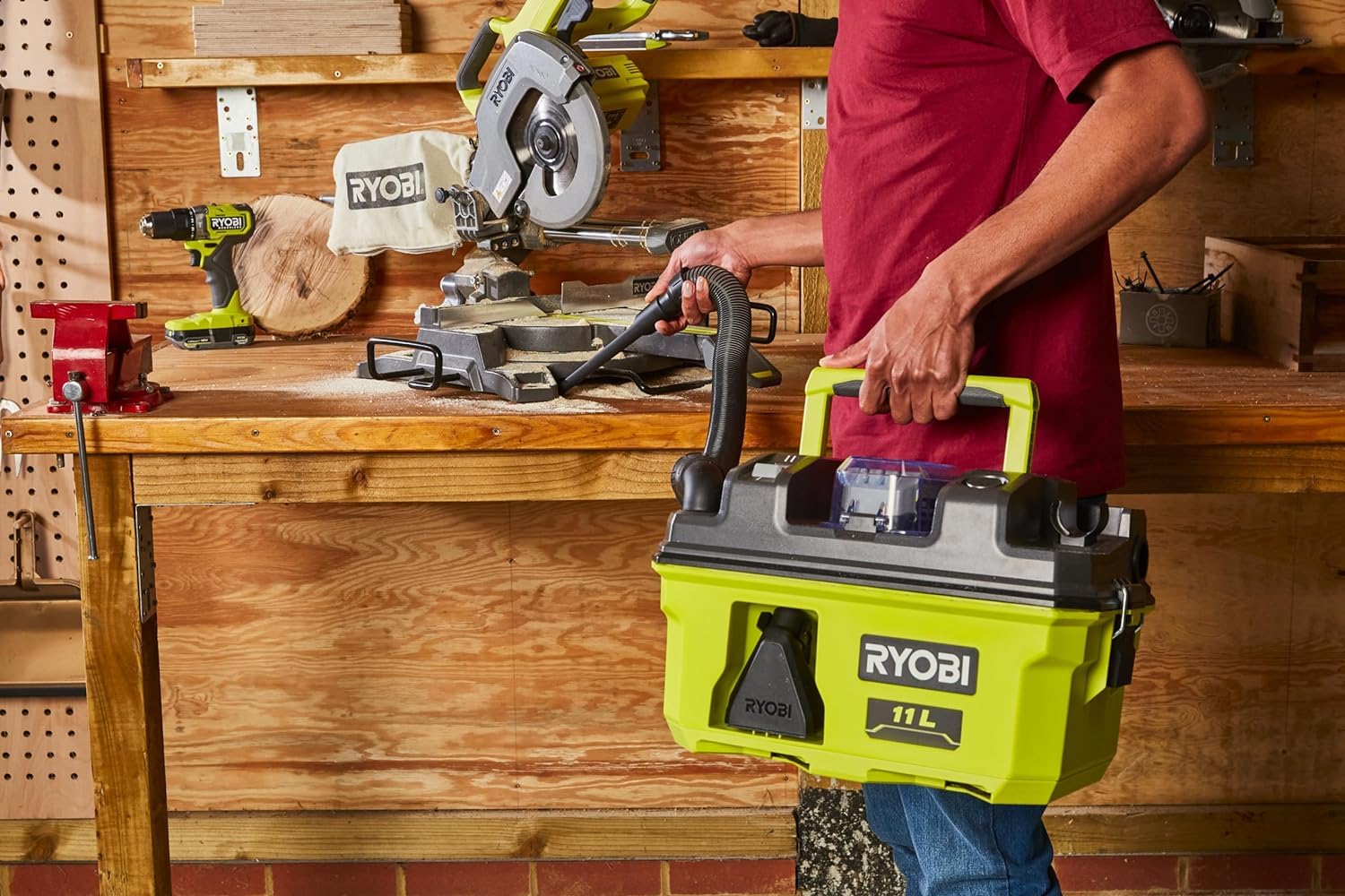 RYOBI RV1811, Aspiratore Portatile a Batteria 18V ONE+, Soffiatore a Valigetta con Capacità di 11 Litri, 1500 l/min di Flusso d'Aria, Leggero e Compatto, Batteria non Inclusa
