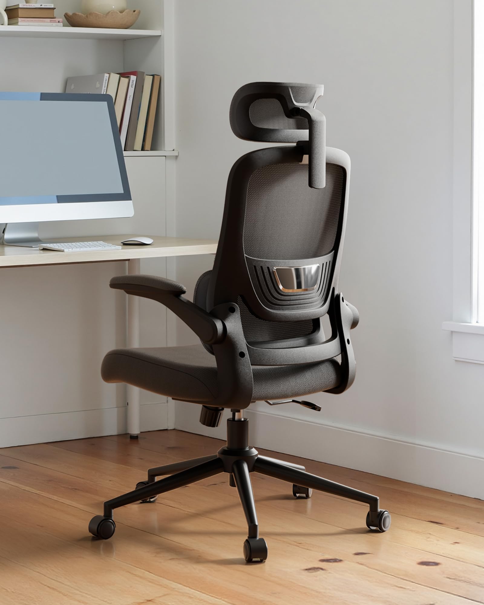 Hbada P1 Sedia Ufficio e Scrivania Ergonomica, con Supporto Lombare 2D Regolabile e Testiera Regolabile, Braccioli Ribaltabili e Cuscino Spesso, Oscillazione 12°, Mesh, Nero