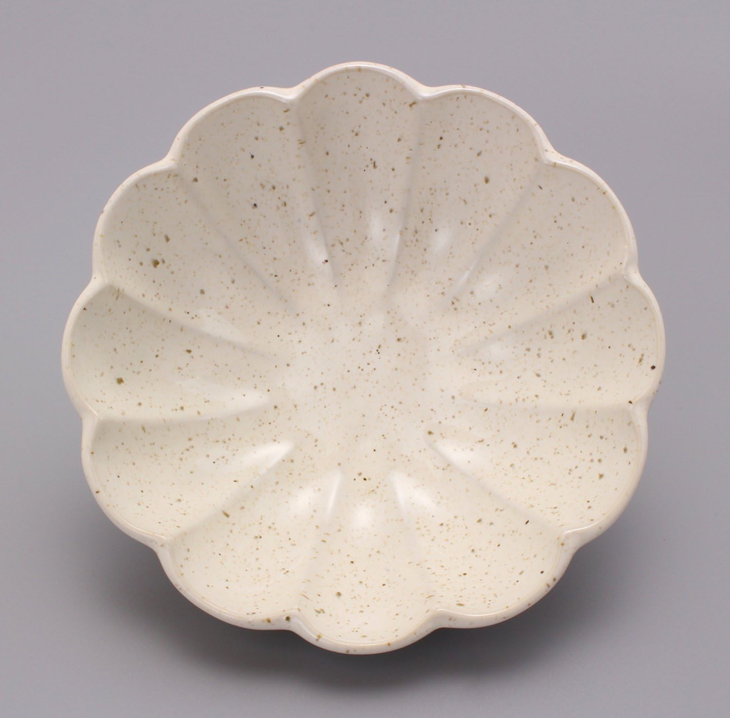 Mino Ware 130-0005 Chrysanthemum Shaped Small Bowl, White Unofu image 4