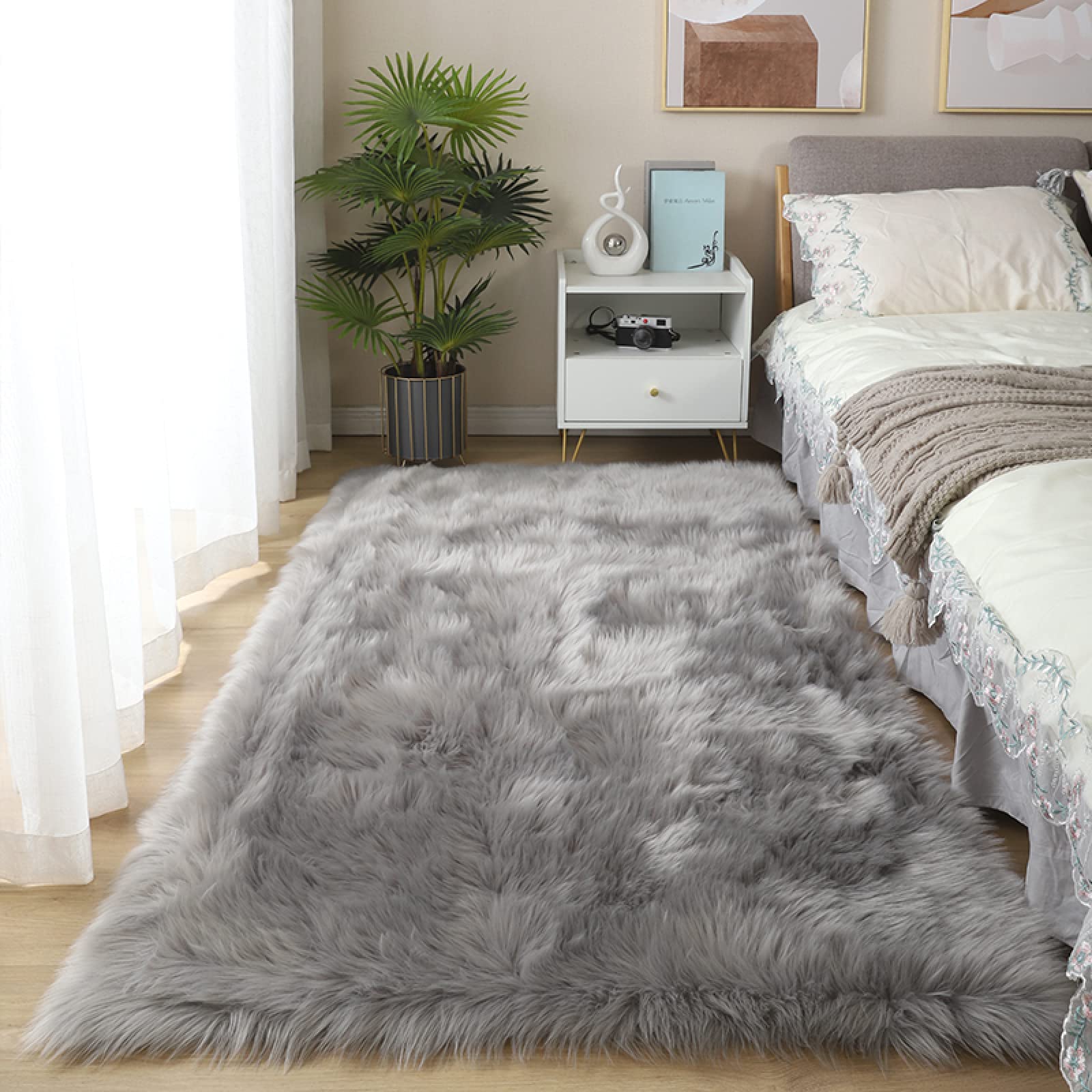 Miękki biały dywan do sypialni przytulny pluszowy dywan nowoczesny design szary i biały 60 x 120 cm idealny do salonu pokoju dziecięcego antypoślizgowy łatwy do czyszczenia